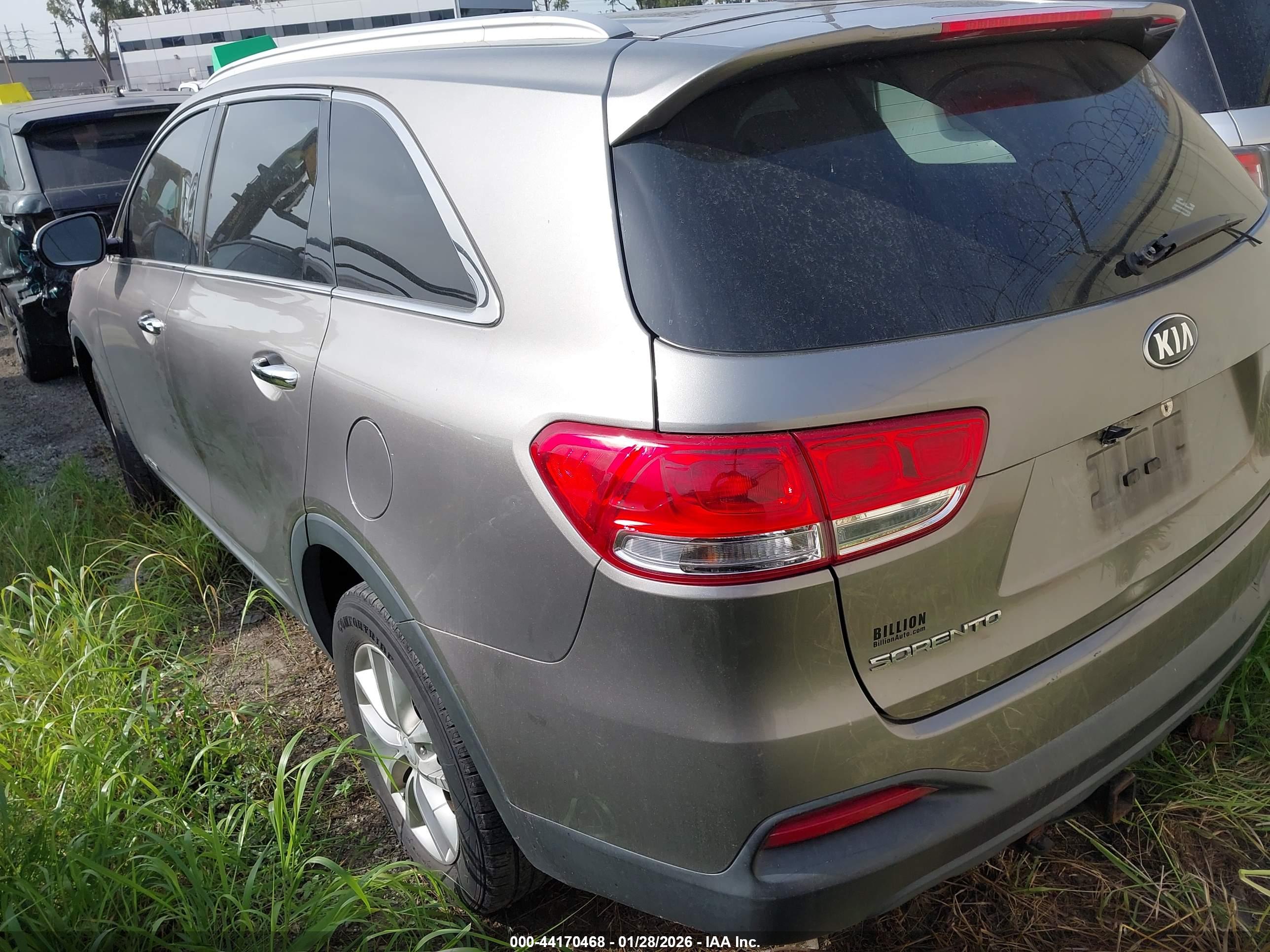 KIA SORENTO image 3
