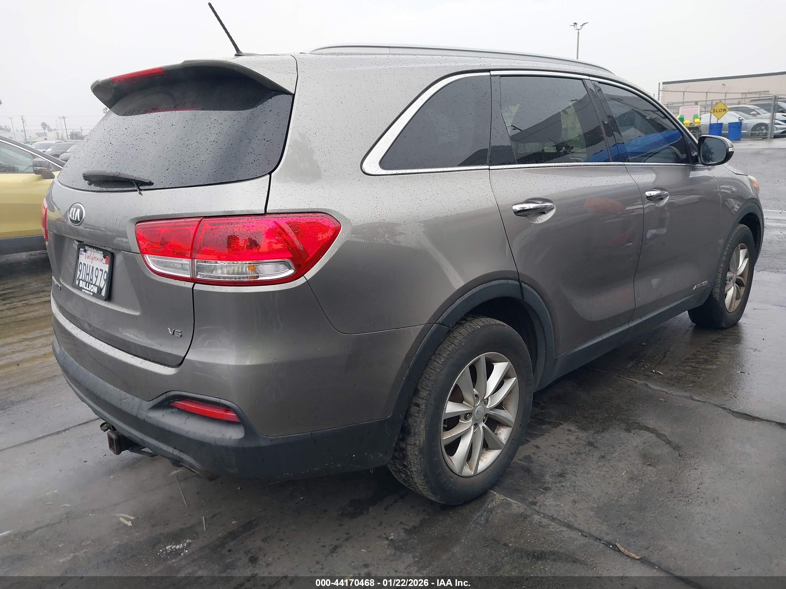 KIA SORENTO image 4