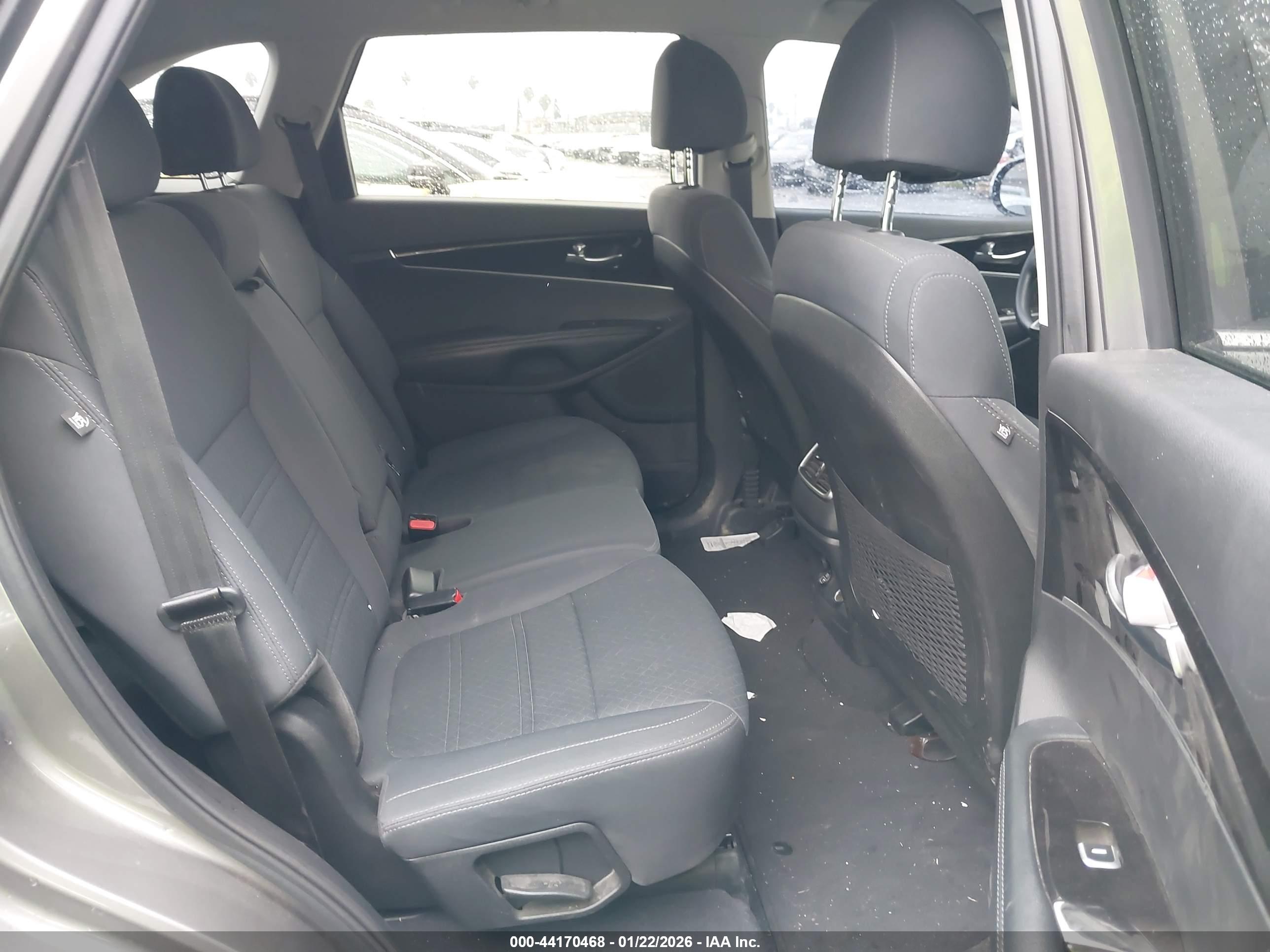 KIA SORENTO image 8