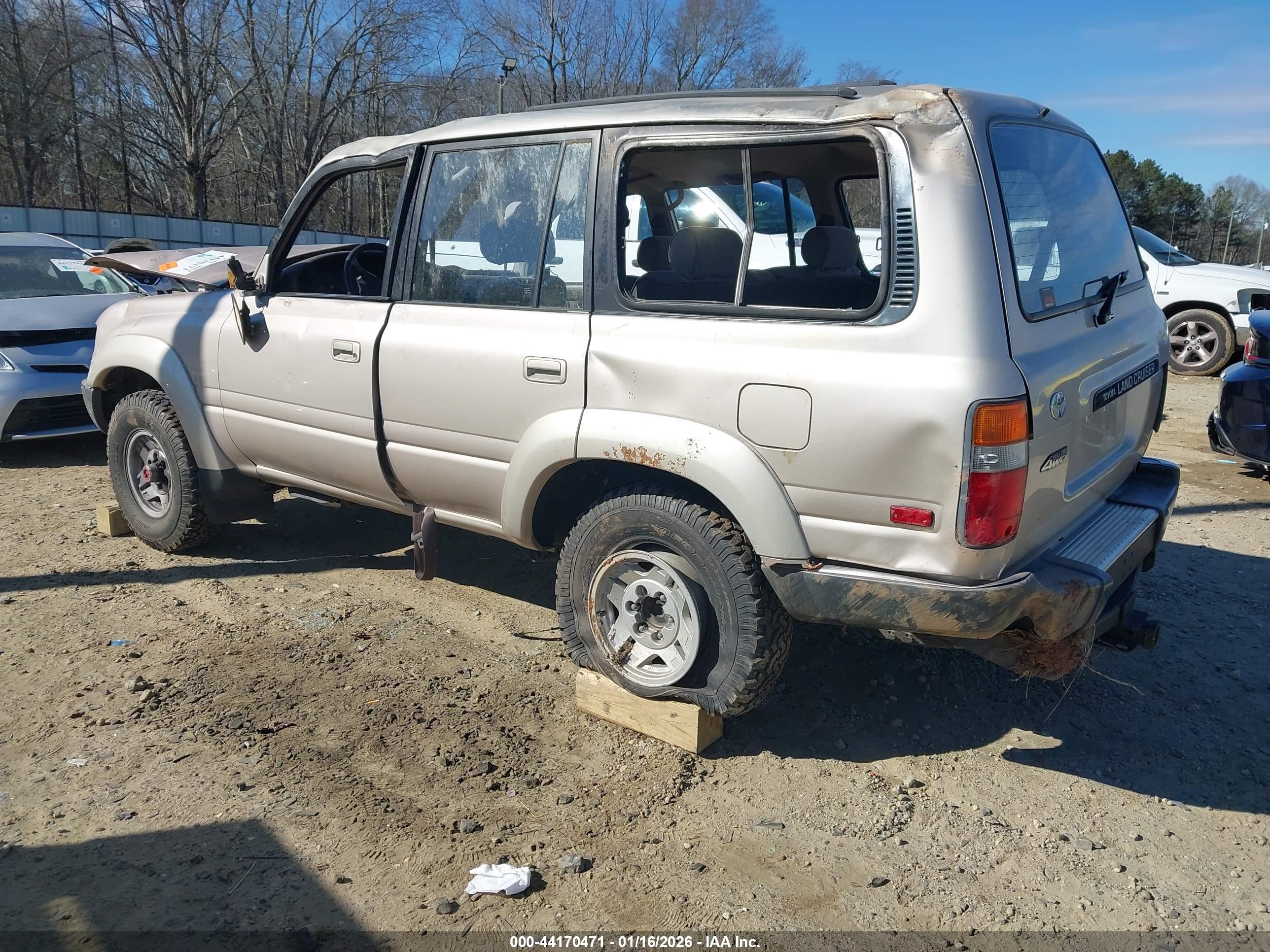 TOYOTA LAND image 3