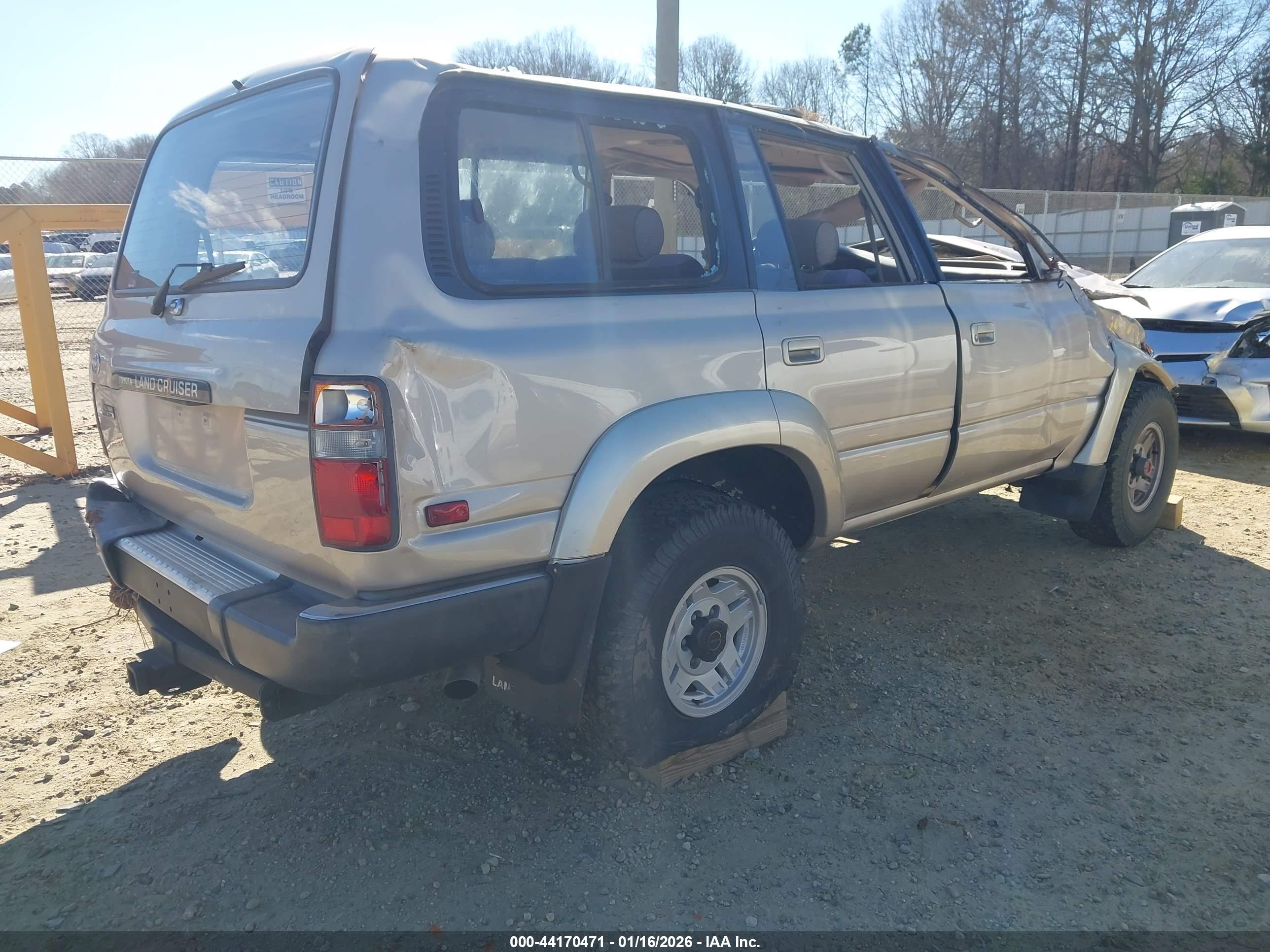 TOYOTA LAND image 4