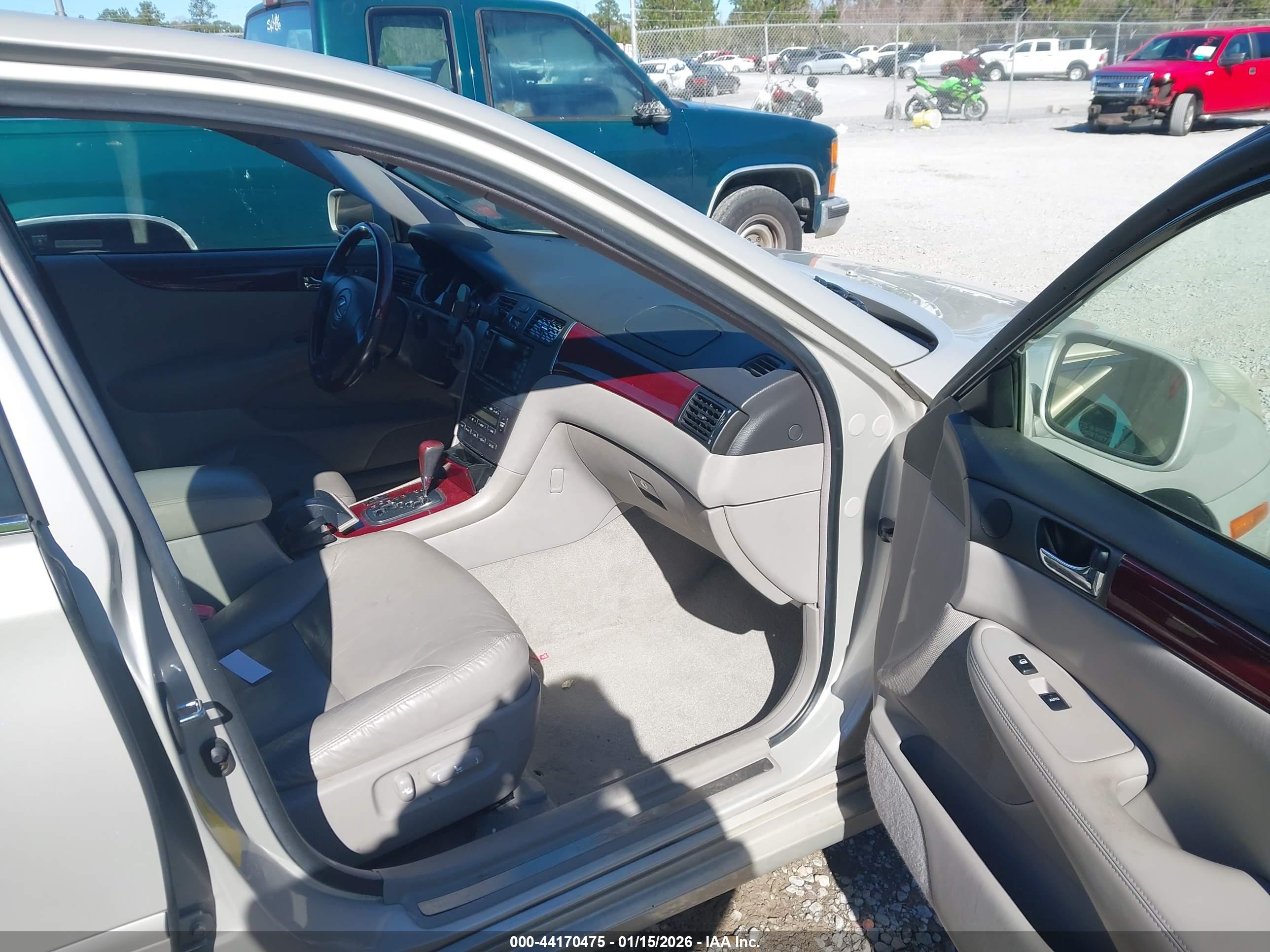 LEXUS ES image 5