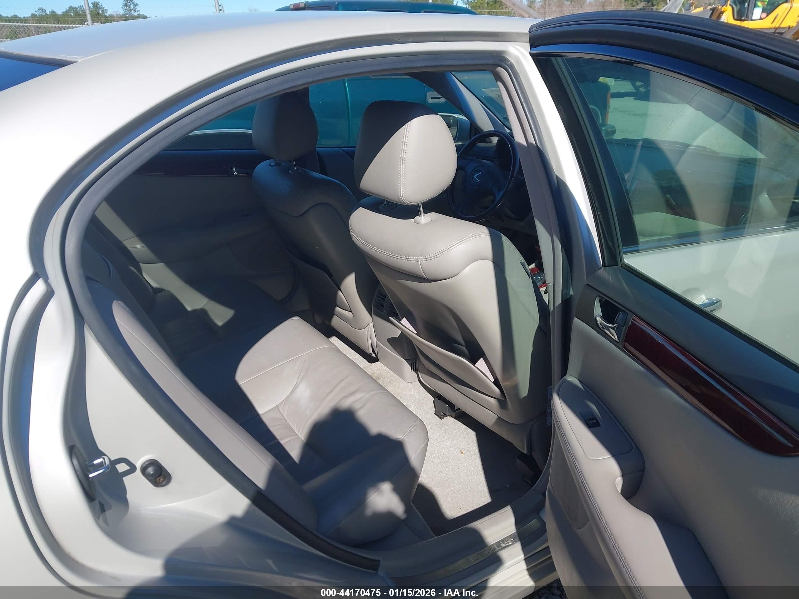 LEXUS ES image 8