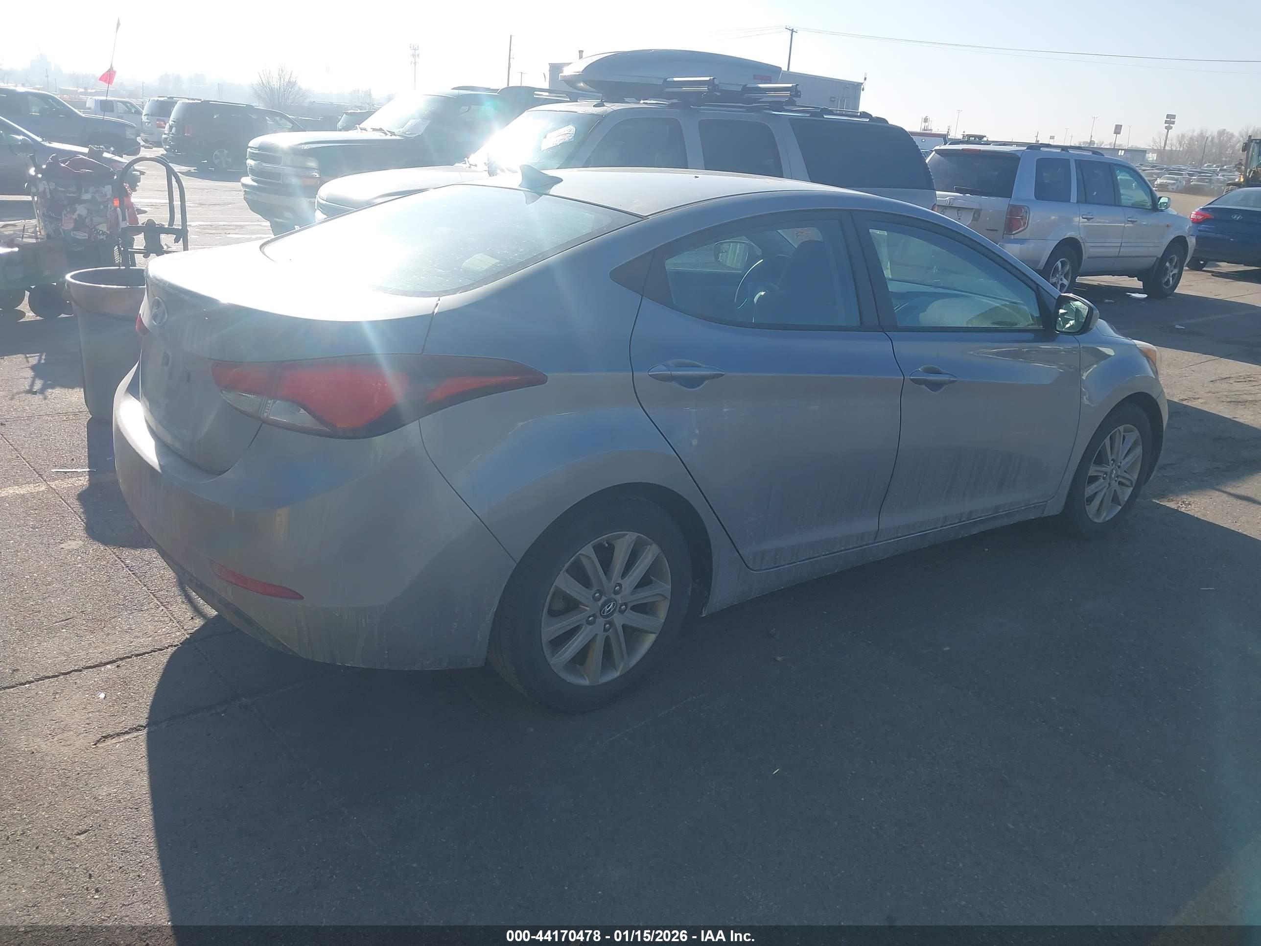HYUNDAI ELANTRA image 4