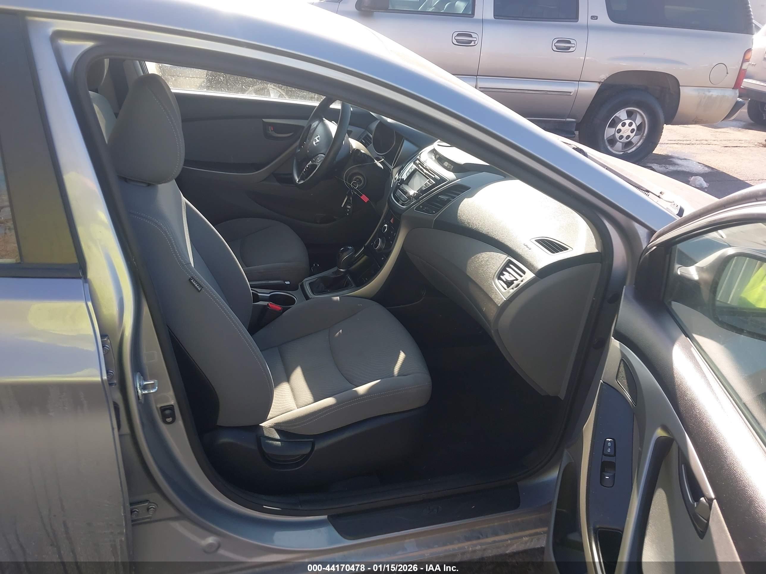 HYUNDAI ELANTRA image 5