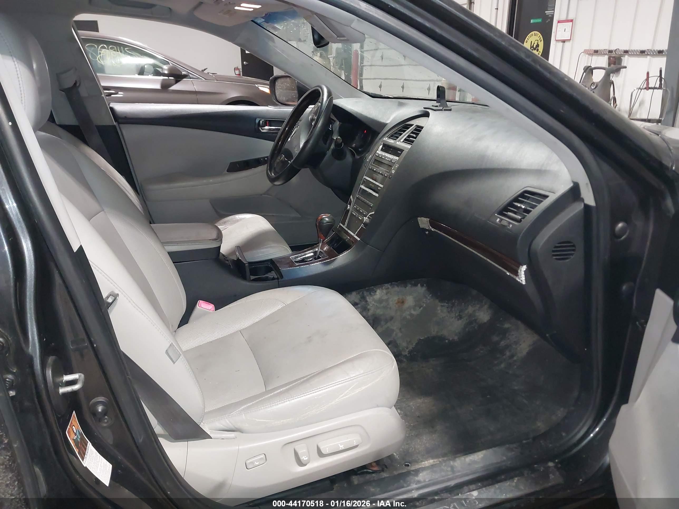 LEXUS ES image 5