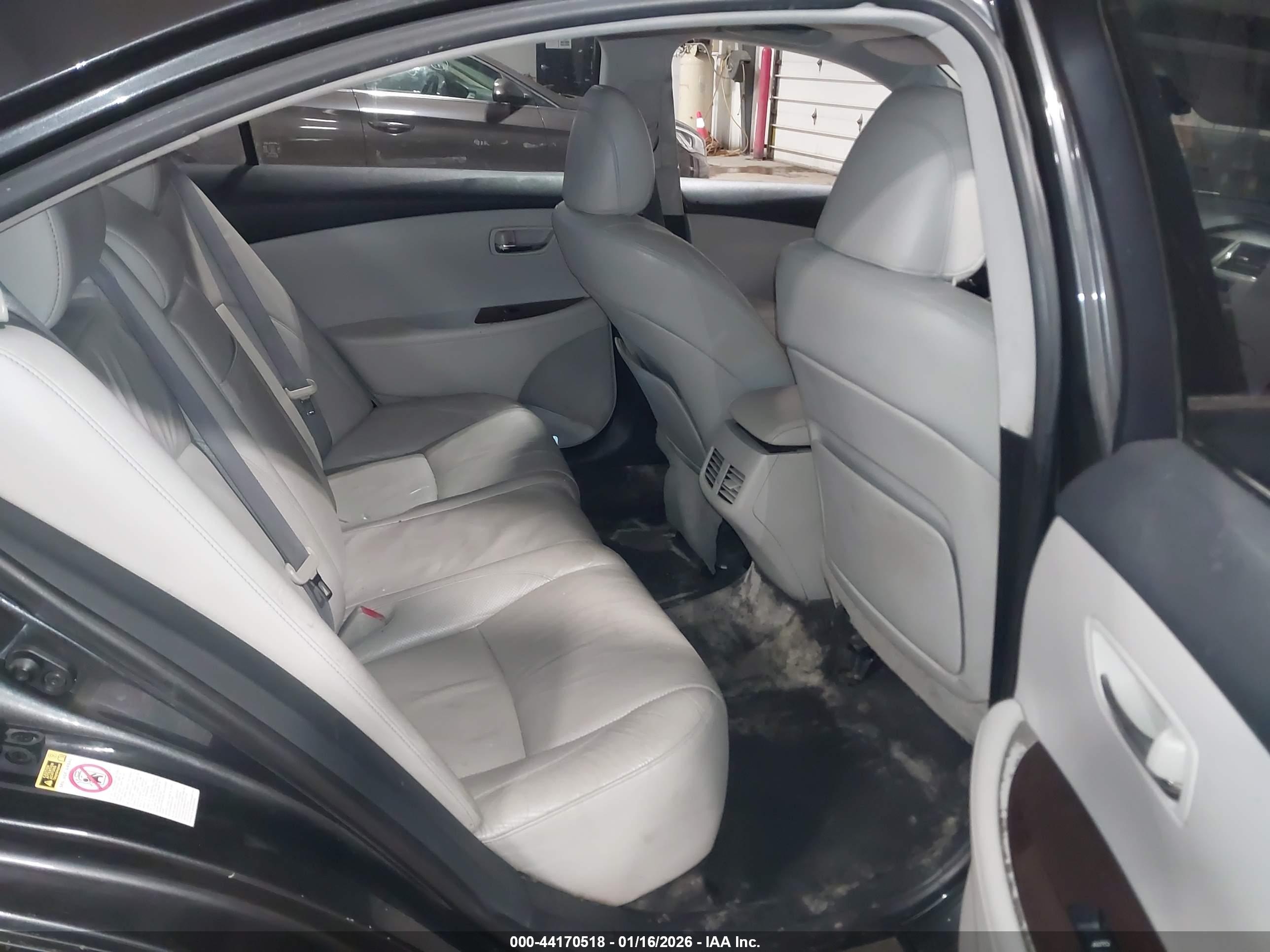 LEXUS ES image 8