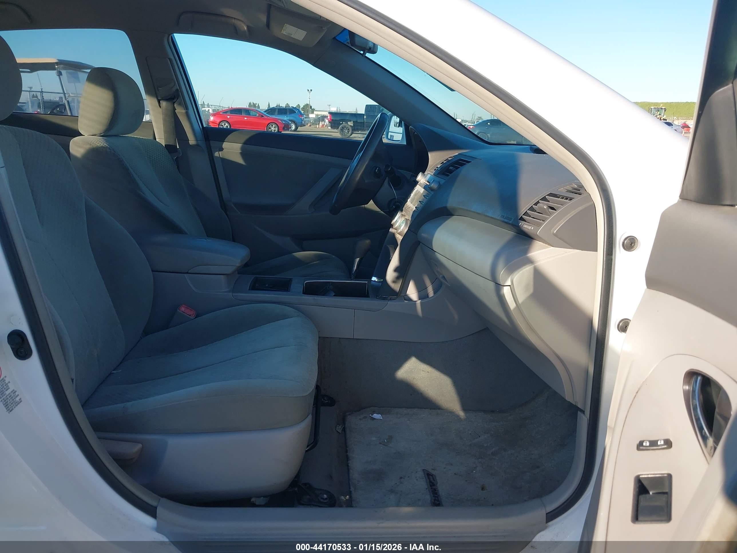 TOYOTA CAMRY image 5