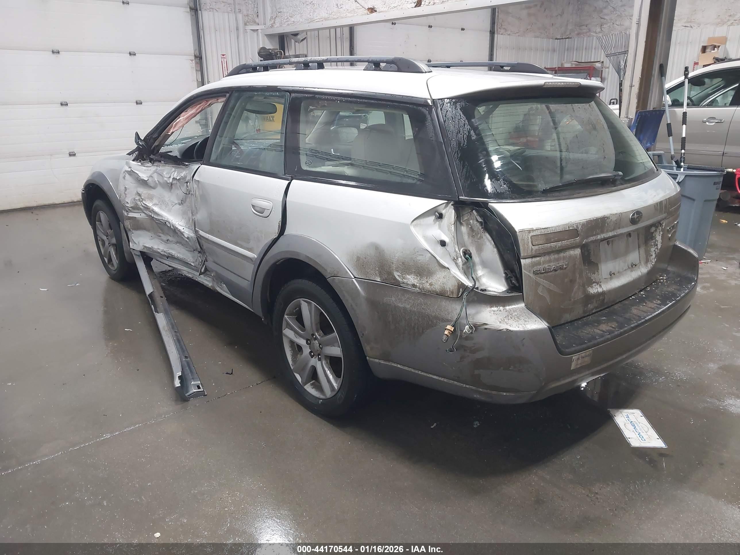 SUBARU OUTBACK image 3