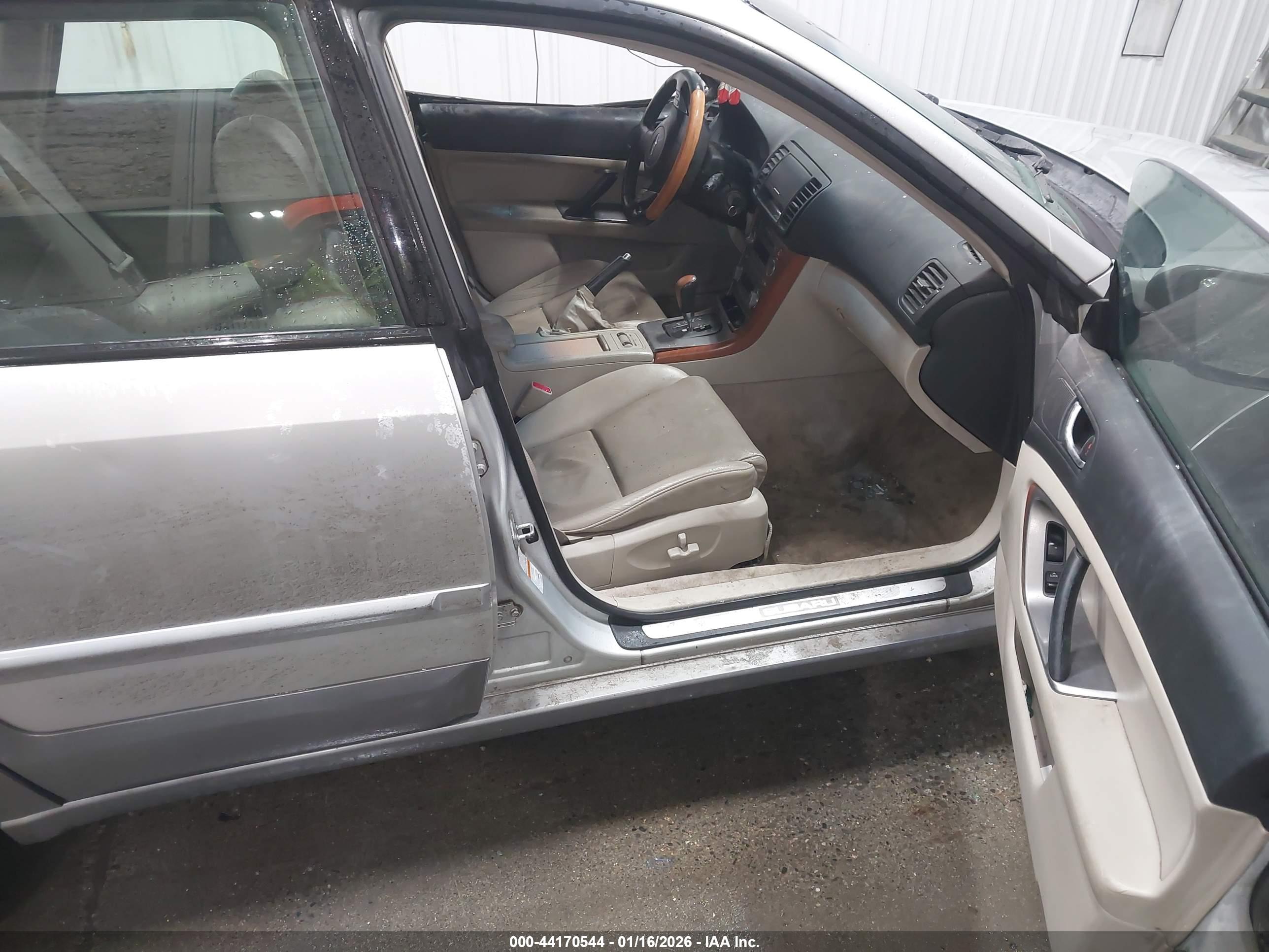 SUBARU OUTBACK image 5