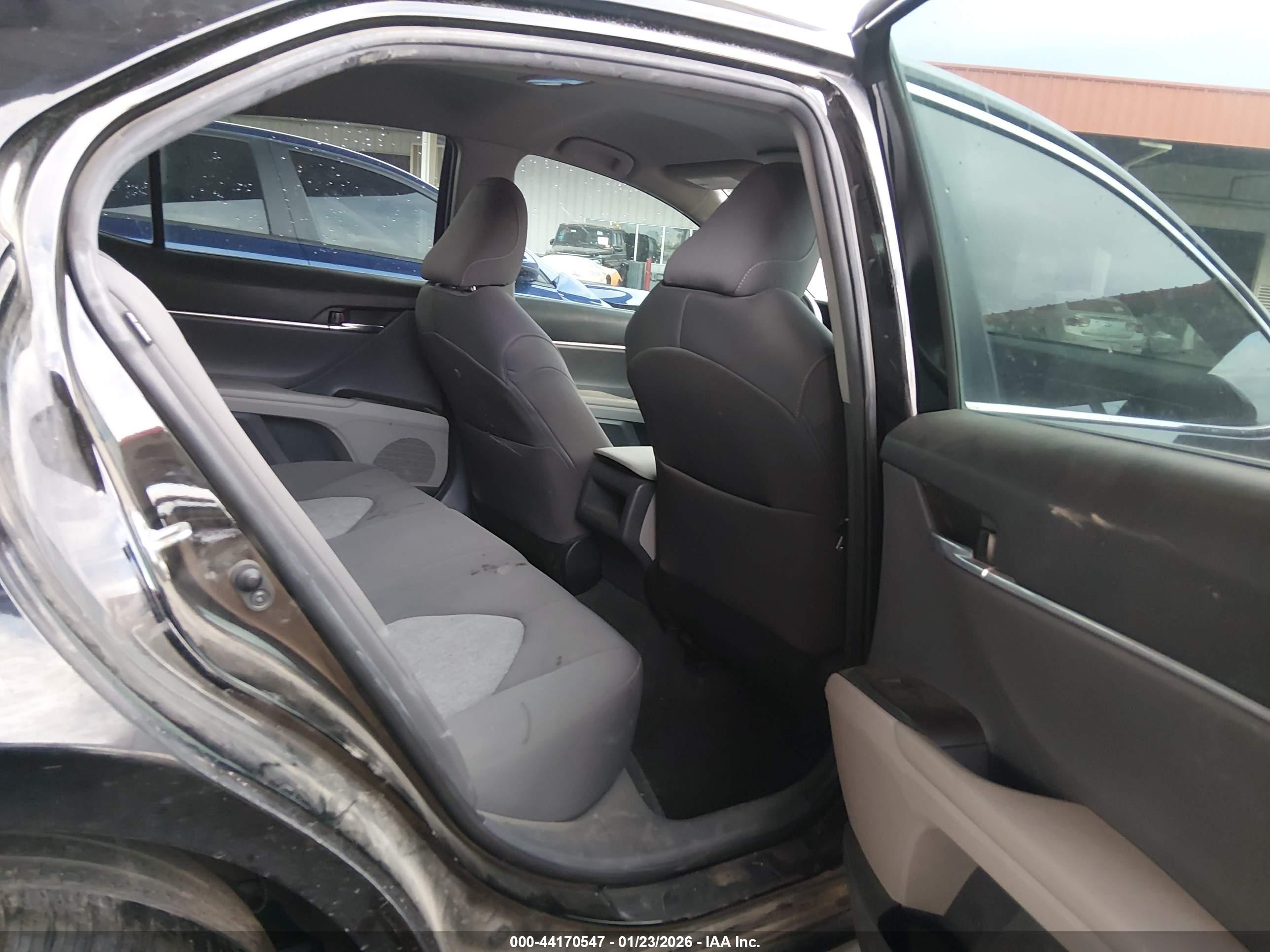 TOYOTA CAMRY image 8