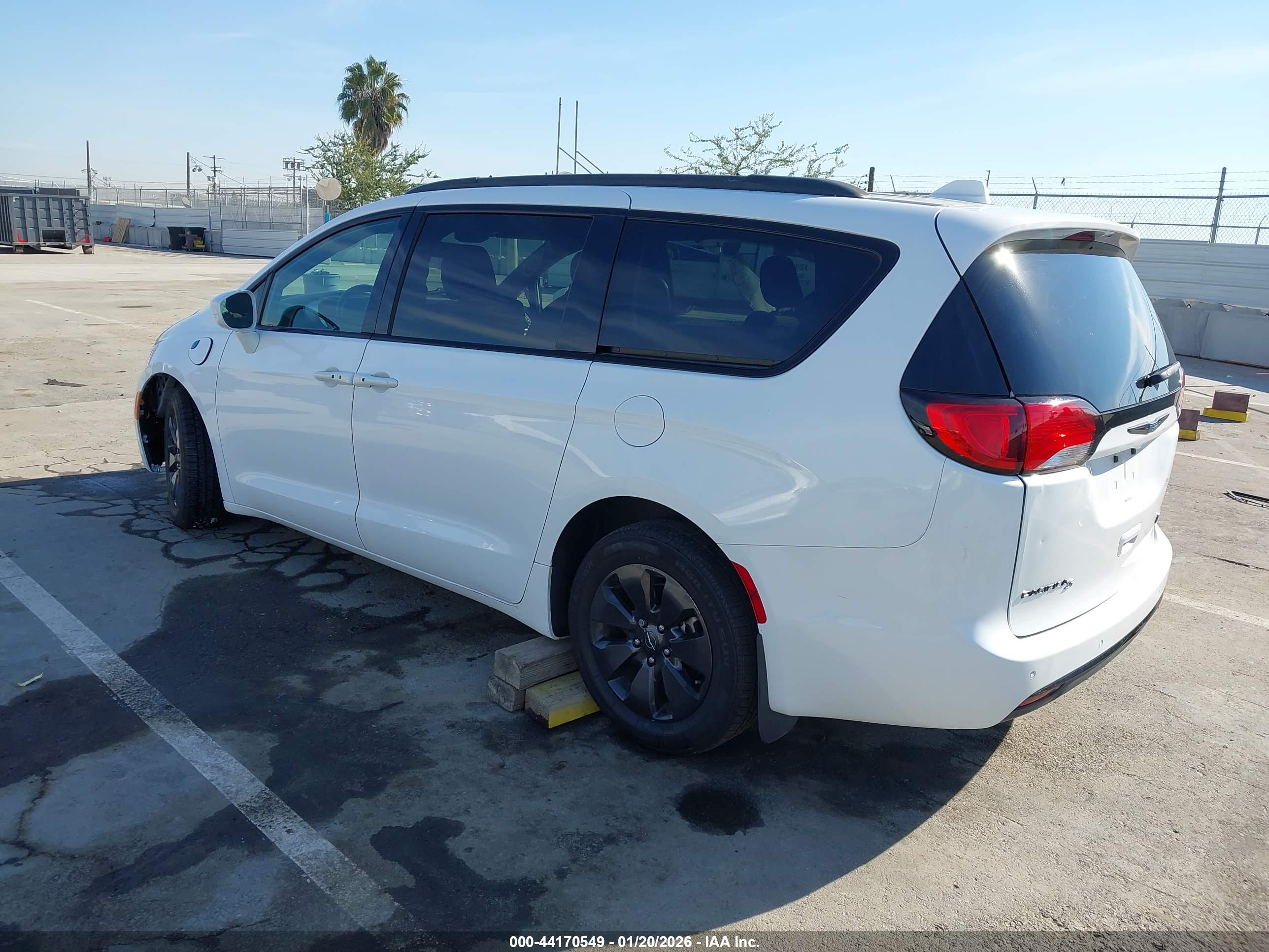 CHRYSLER PACIFICA image 3