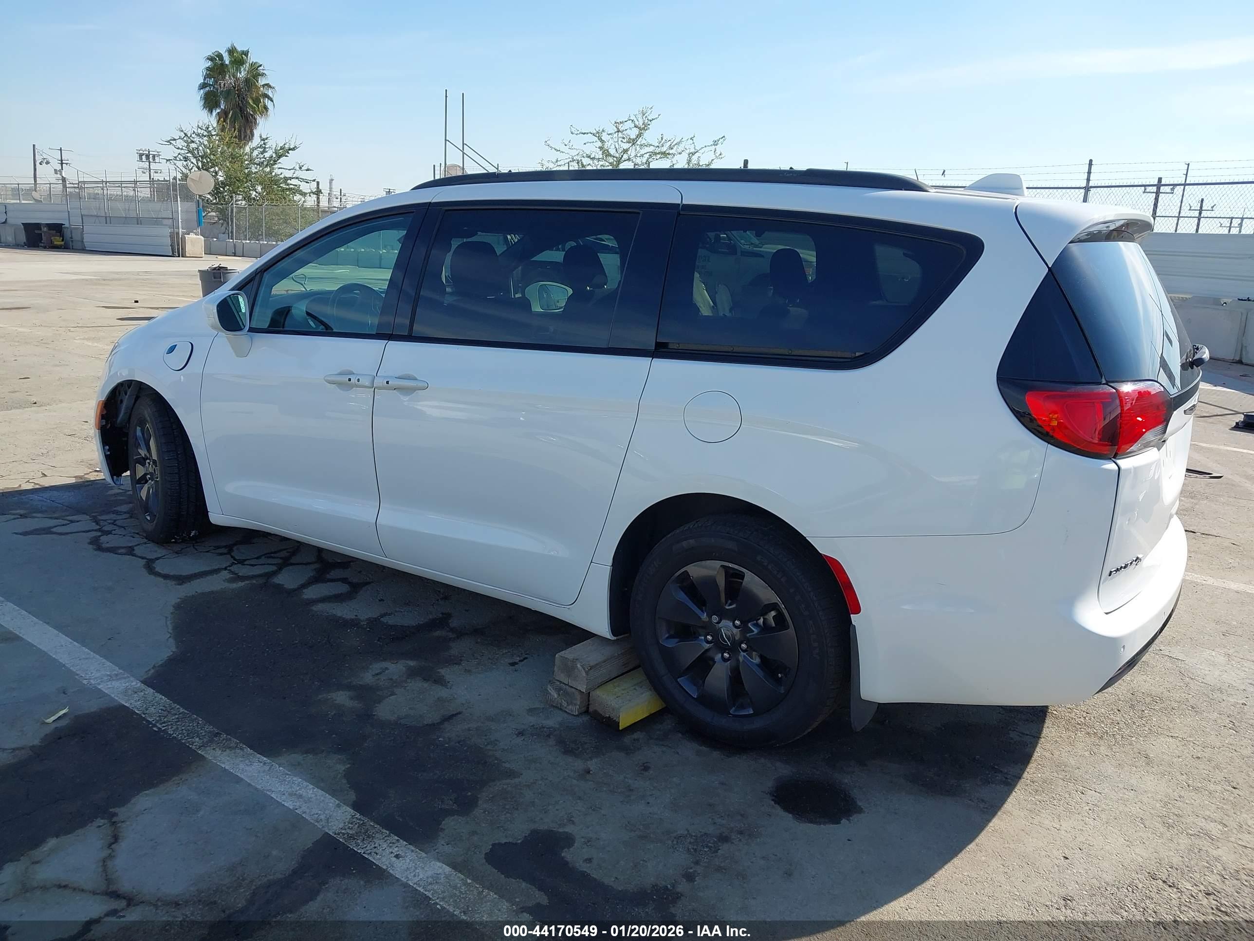 CHRYSLER PACIFICA image 6