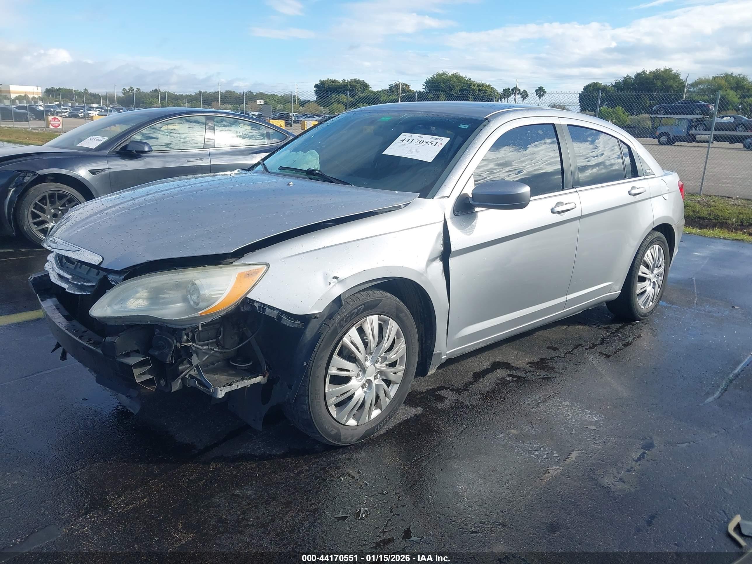 CHRYSLER 200 image 2