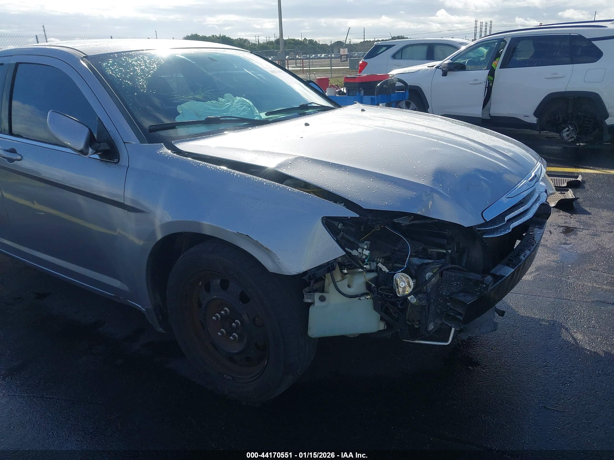 CHRYSLER 200 image 6
