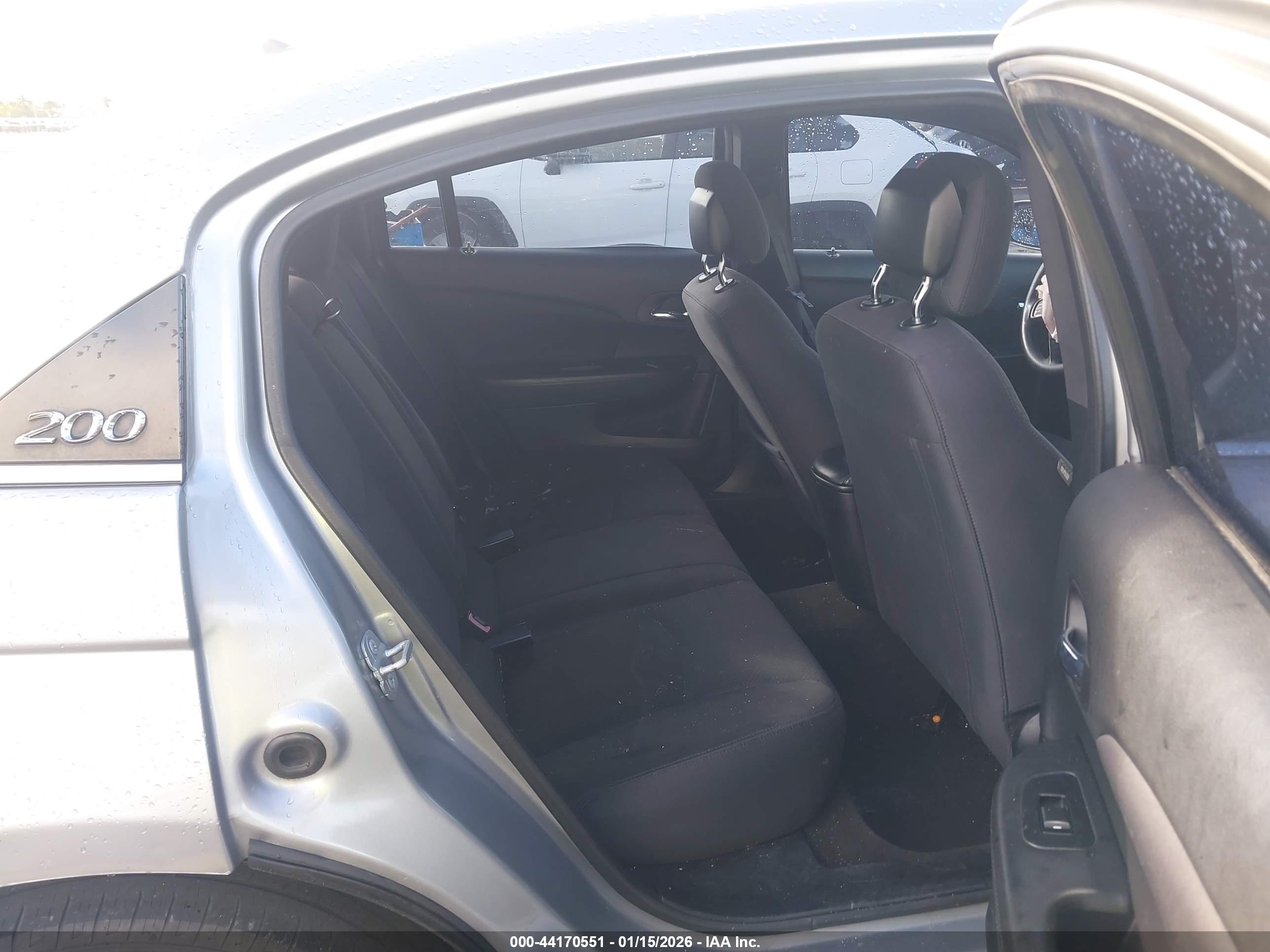 CHRYSLER 200 image 8