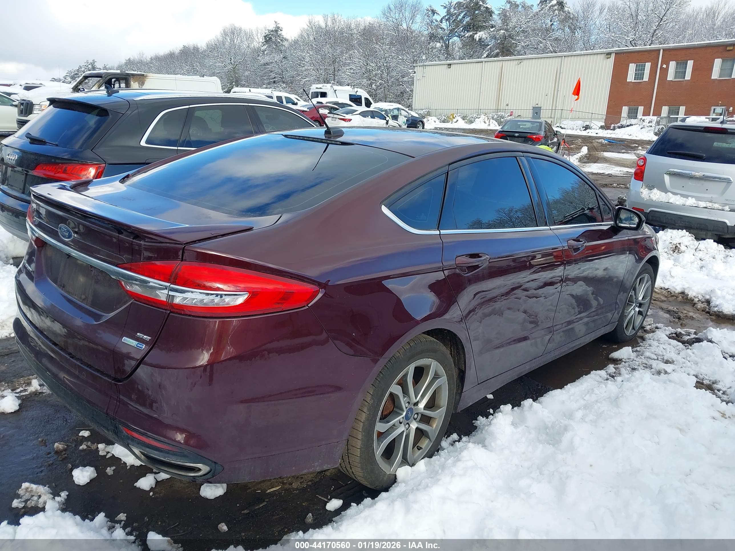 FORD FUSION image 4