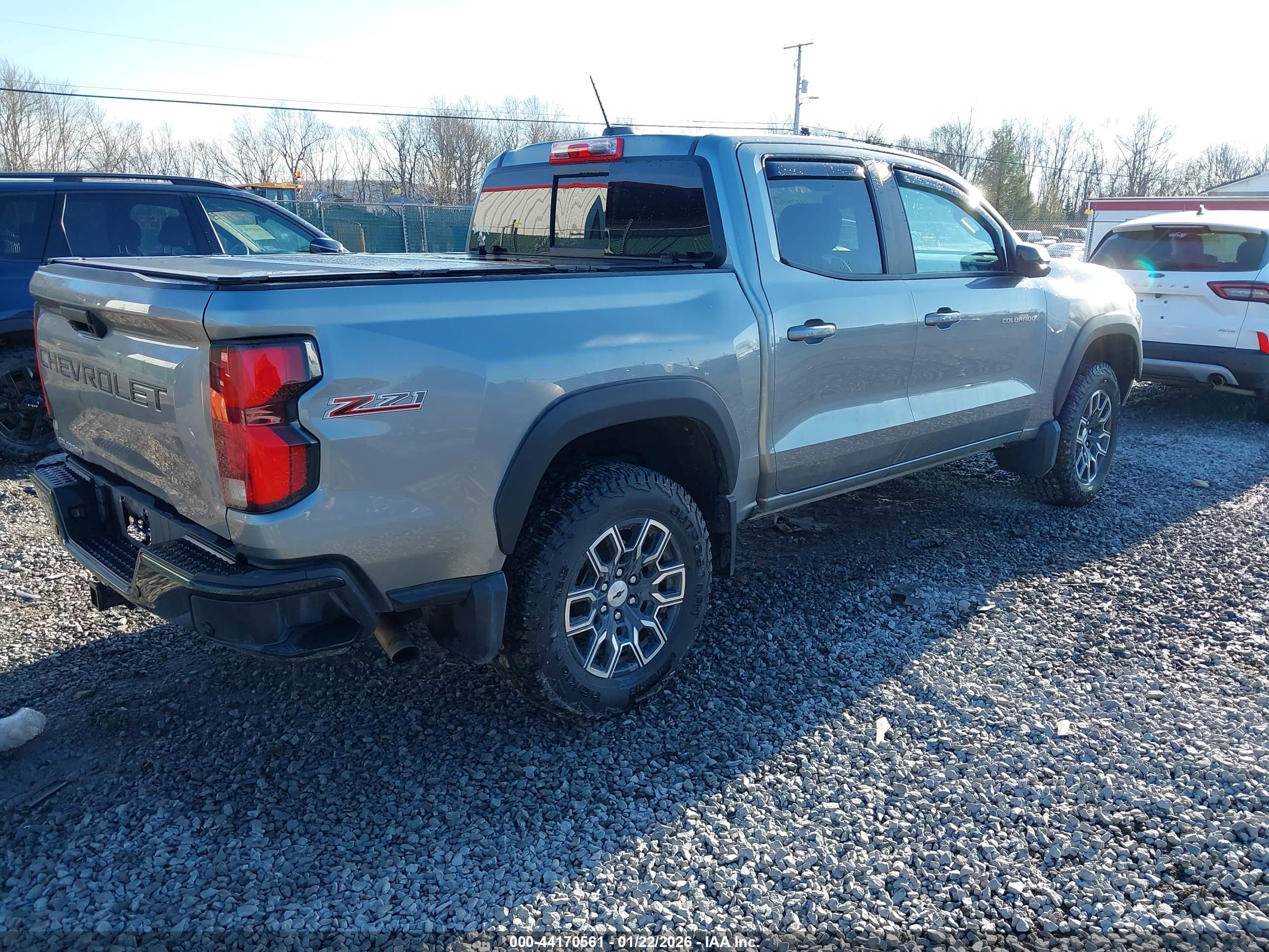 CHEVROLET COLORADO image 4