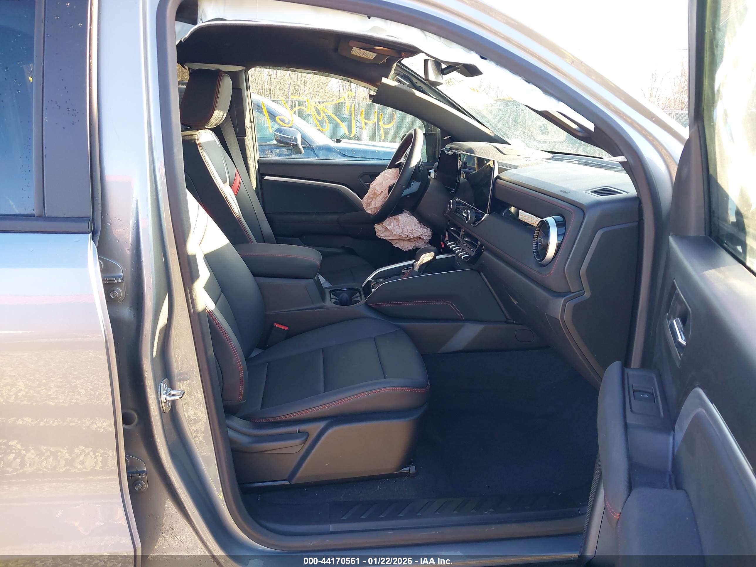 CHEVROLET COLORADO image 5