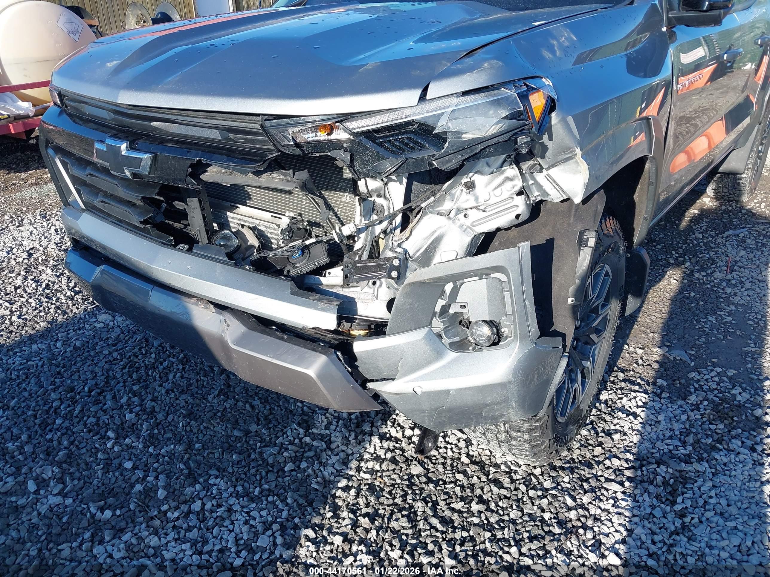 CHEVROLET COLORADO image 6