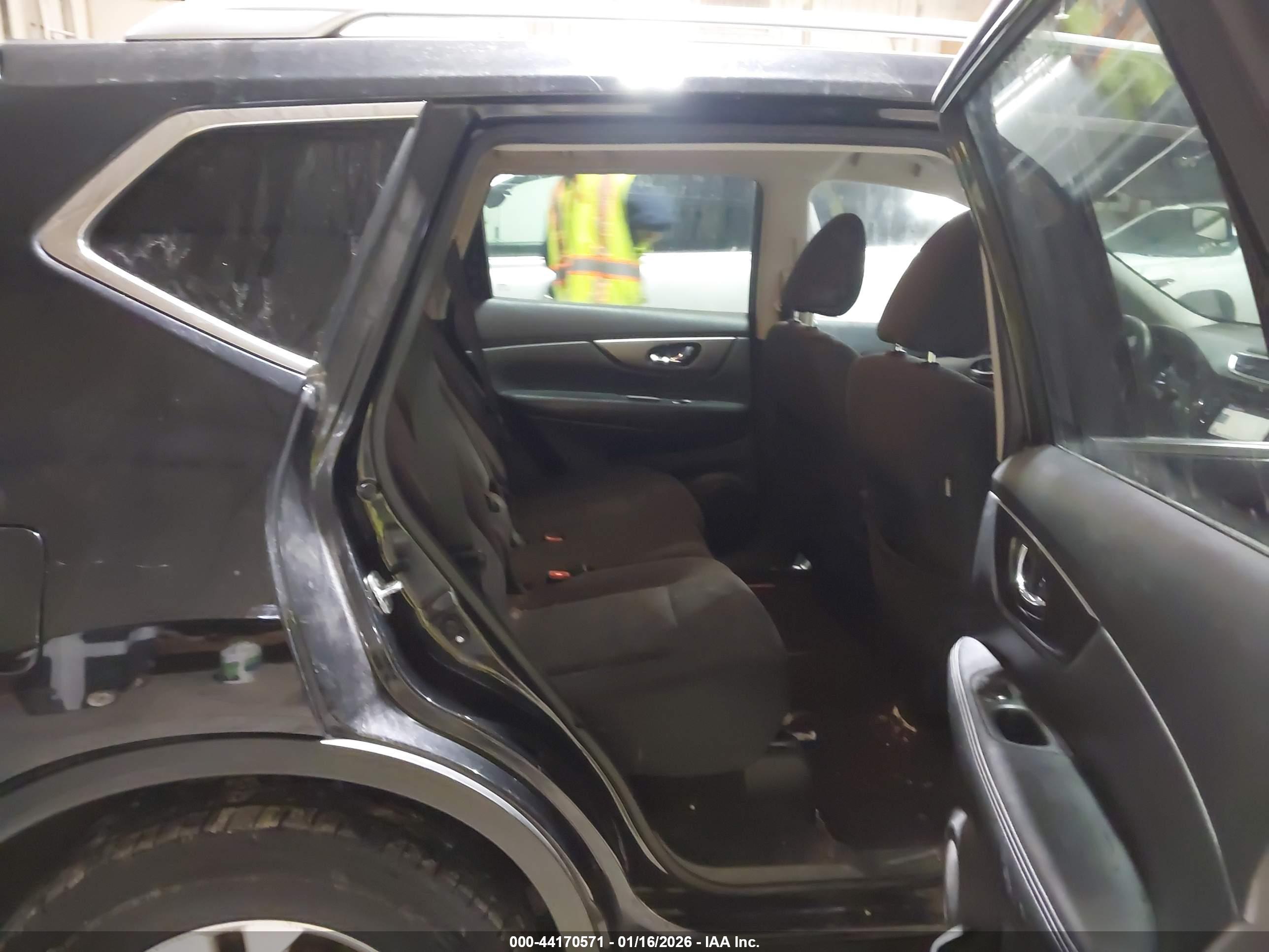 NISSAN ROGUE image 8