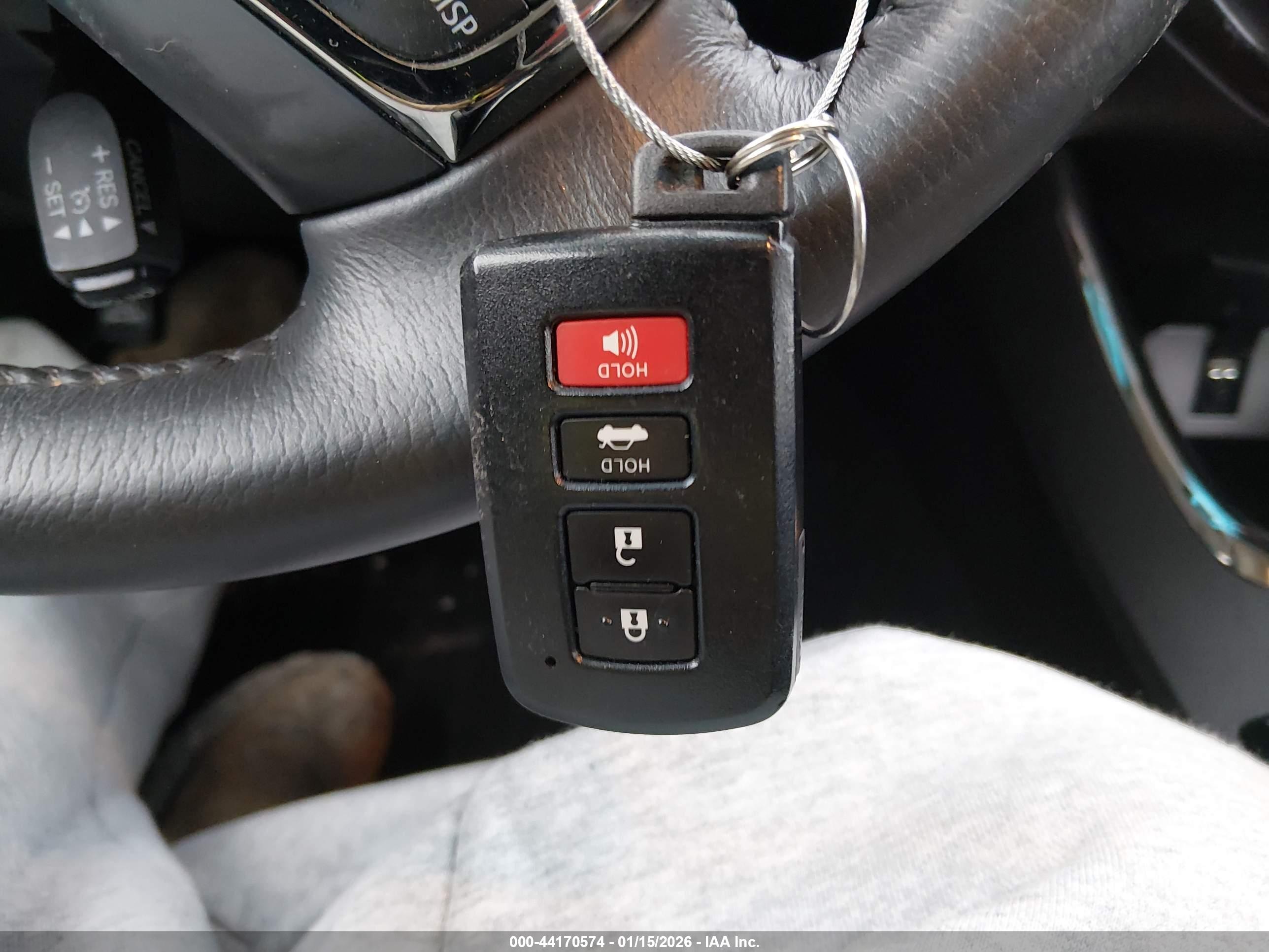TOYOTA AVALON image 11
