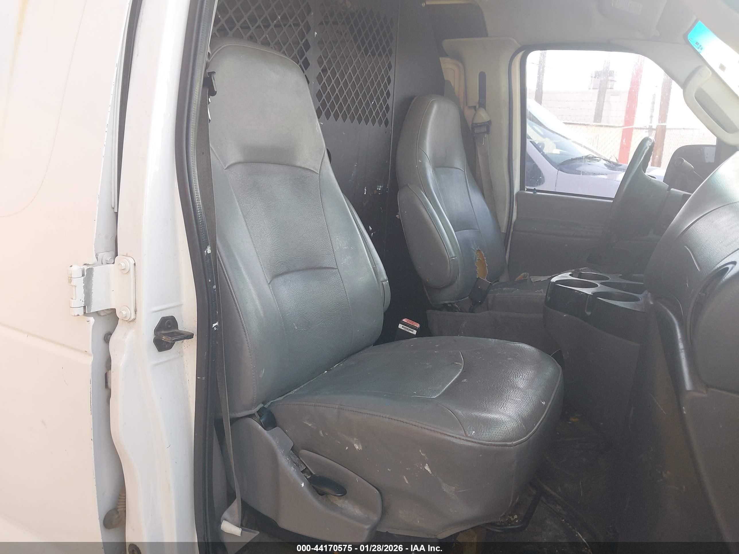FORD E-150 image 8