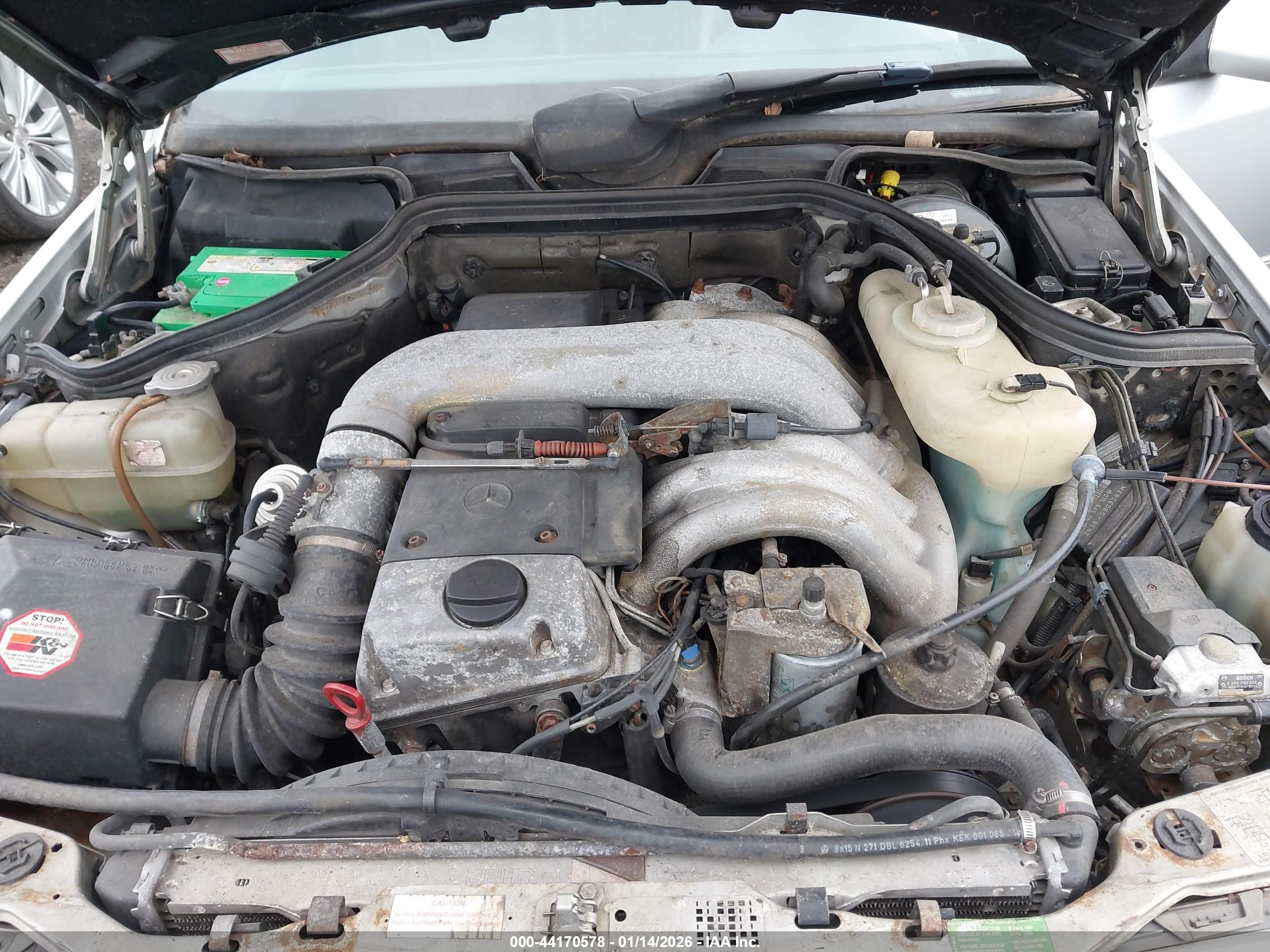 MERCEDES-BENZ E image 10