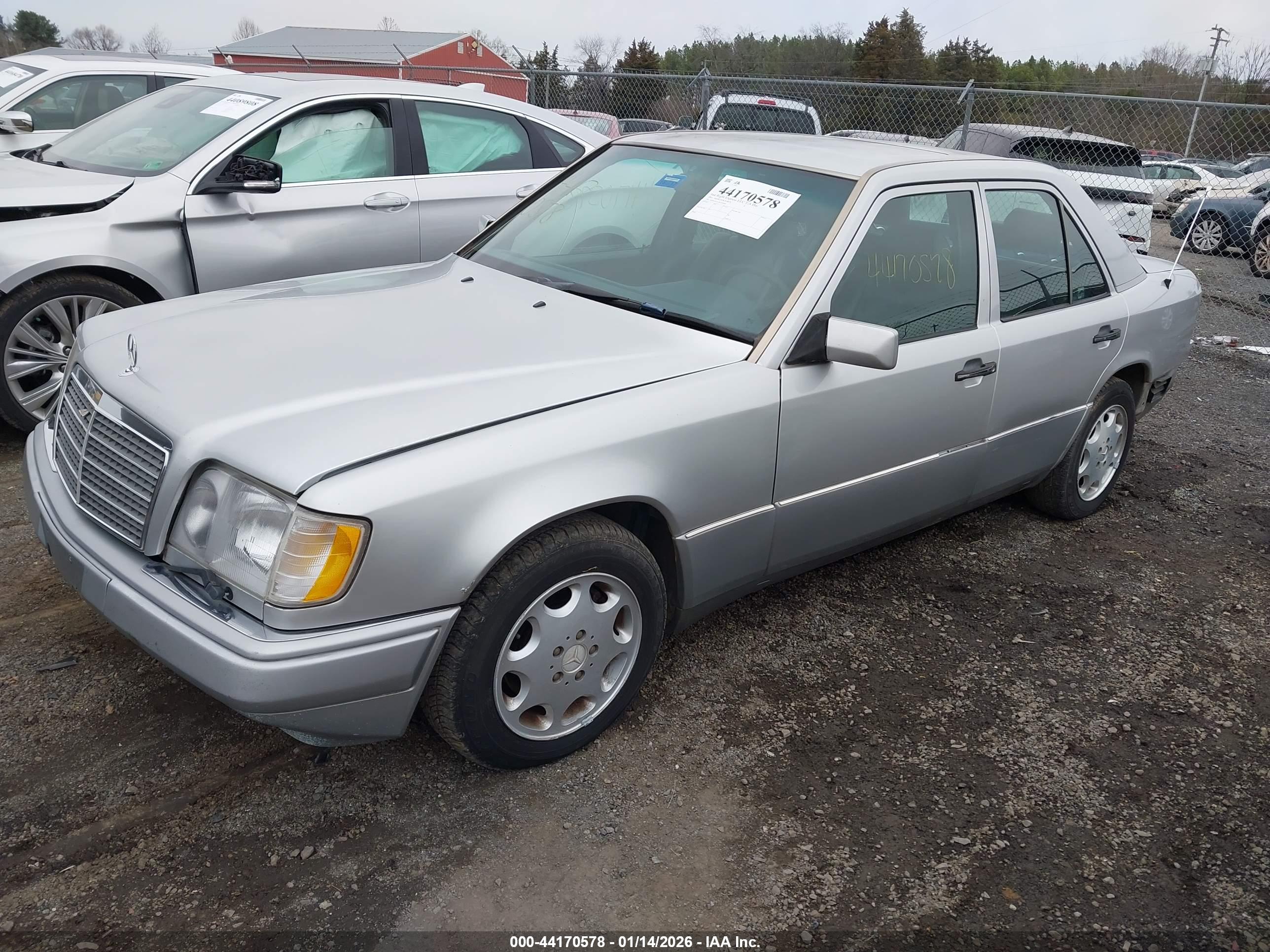 MERCEDES-BENZ E image 2