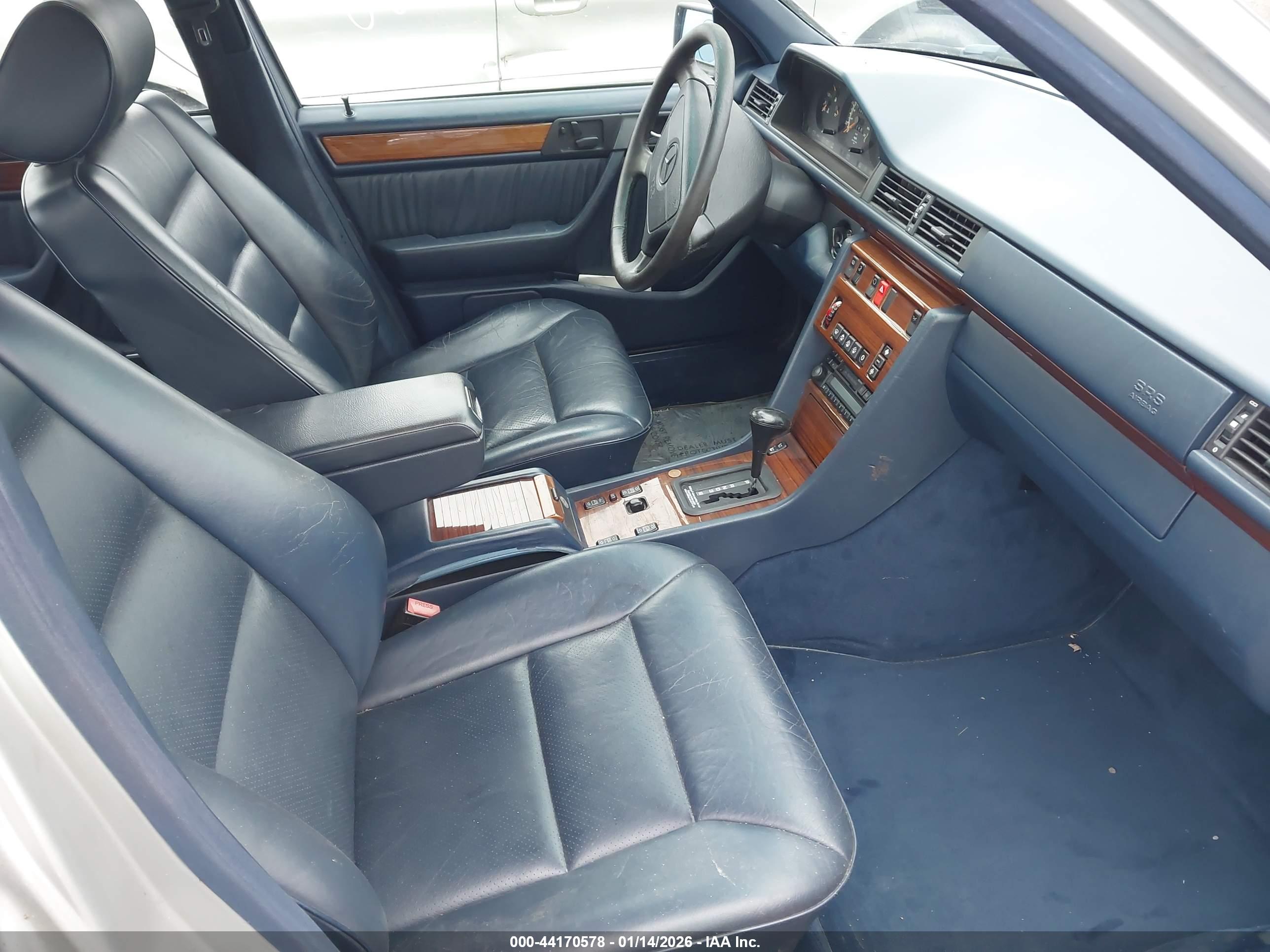 MERCEDES-BENZ E image 5