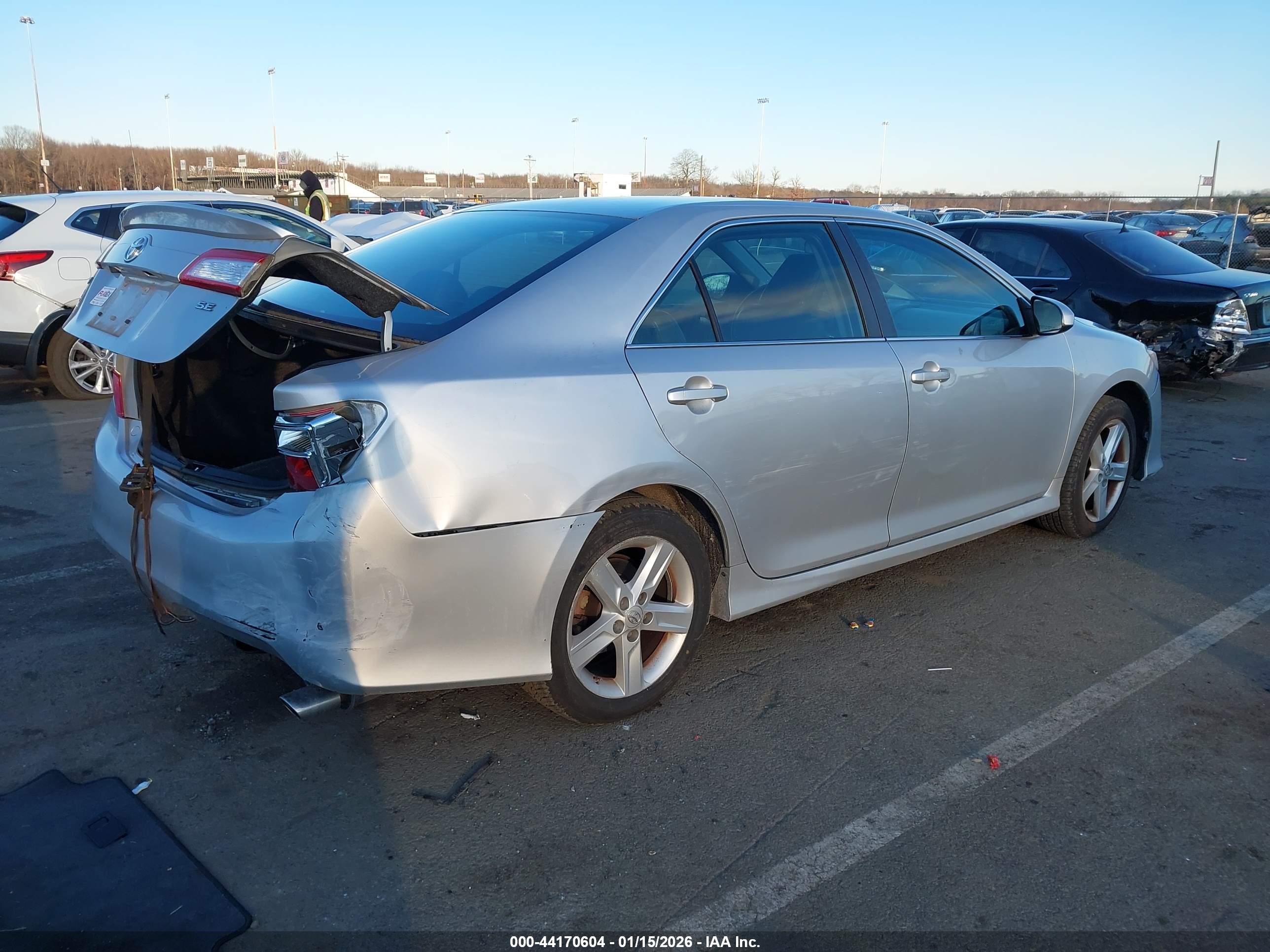 TOYOTA CAMRY image 4