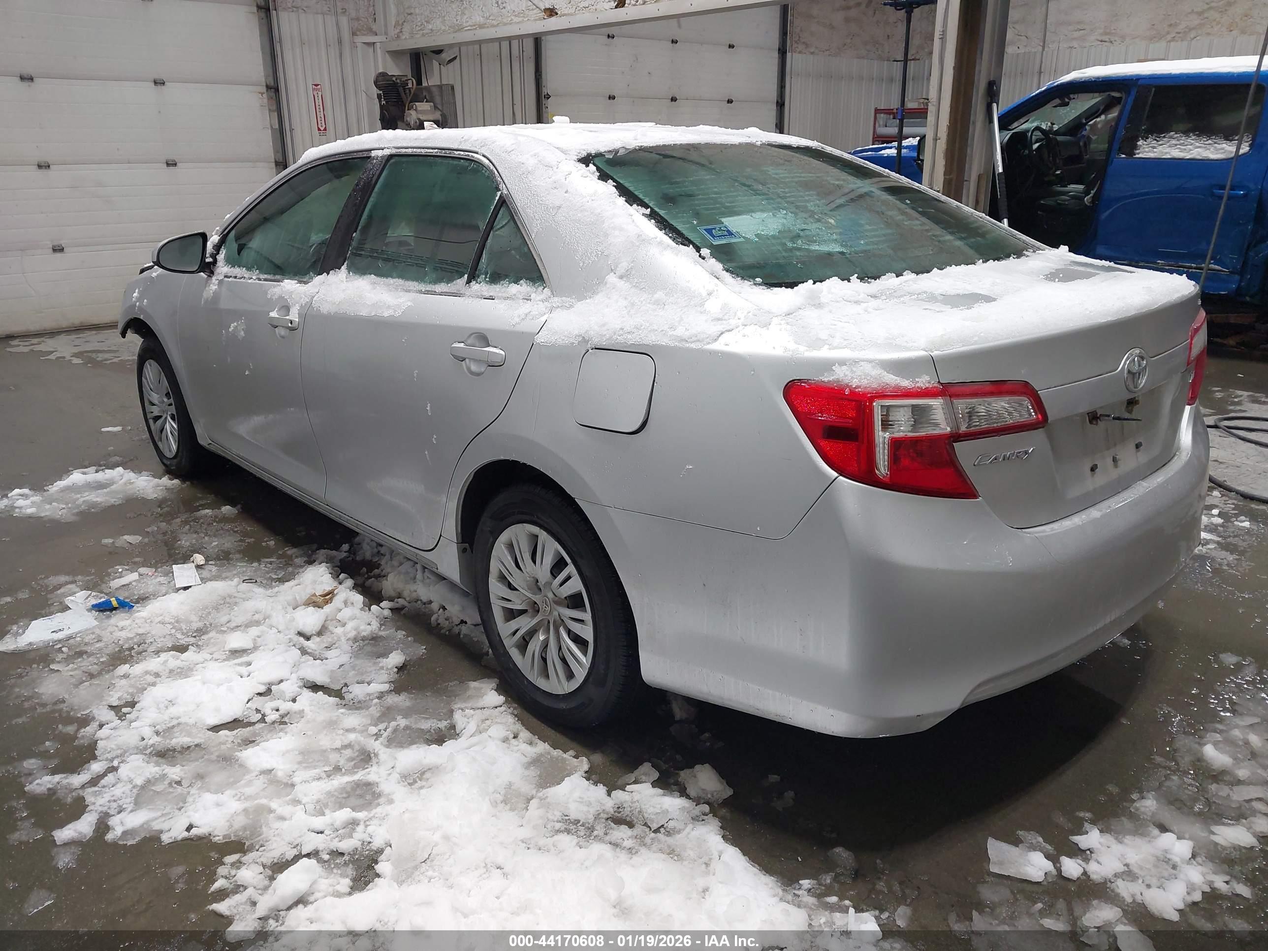 TOYOTA CAMRY image 3