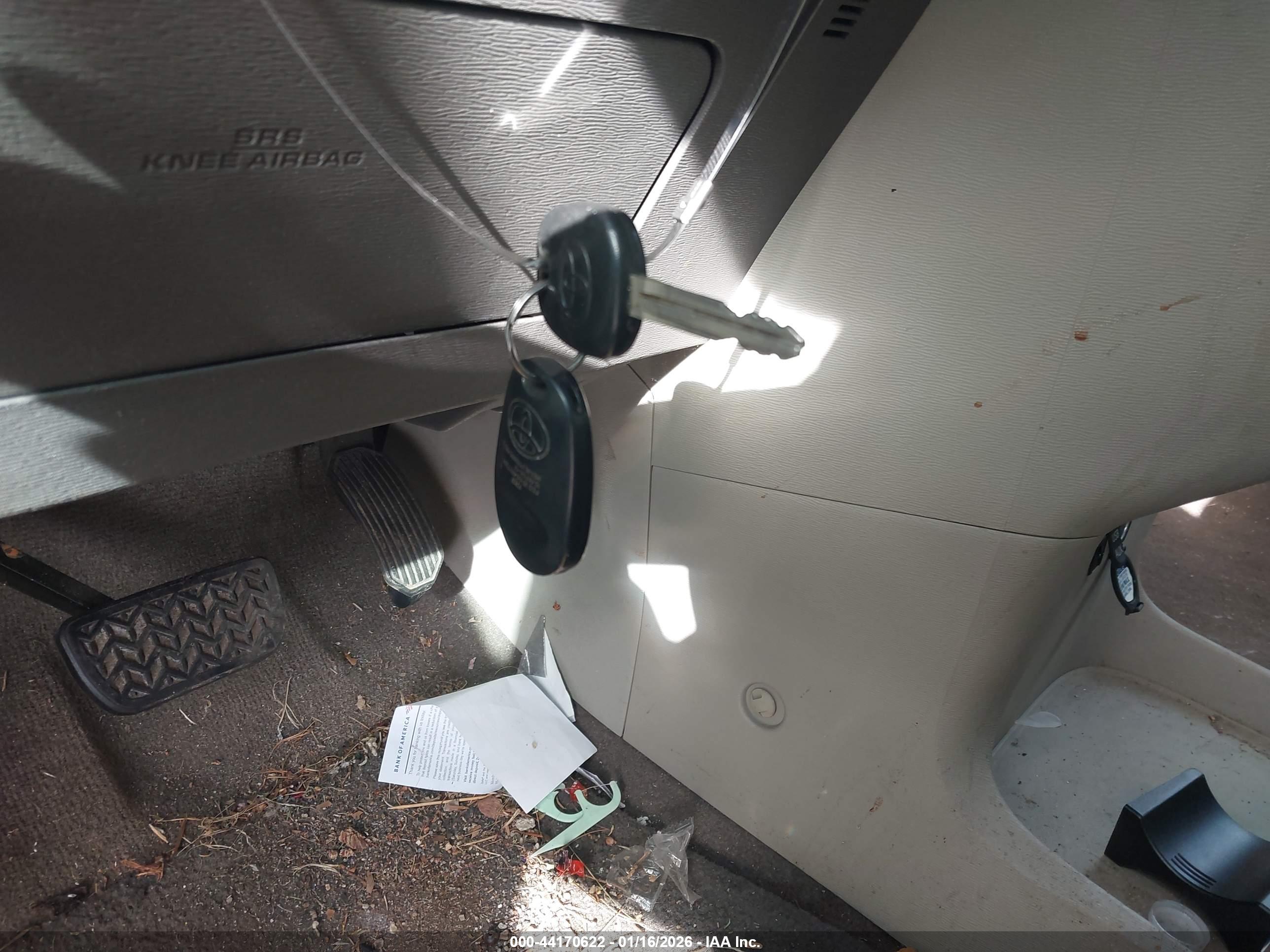 TOYOTA SIENNA image 11