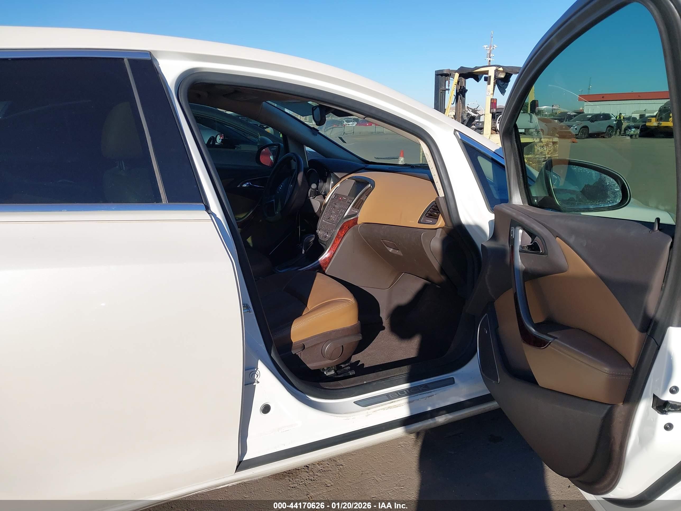 BUICK VERANO image 5
