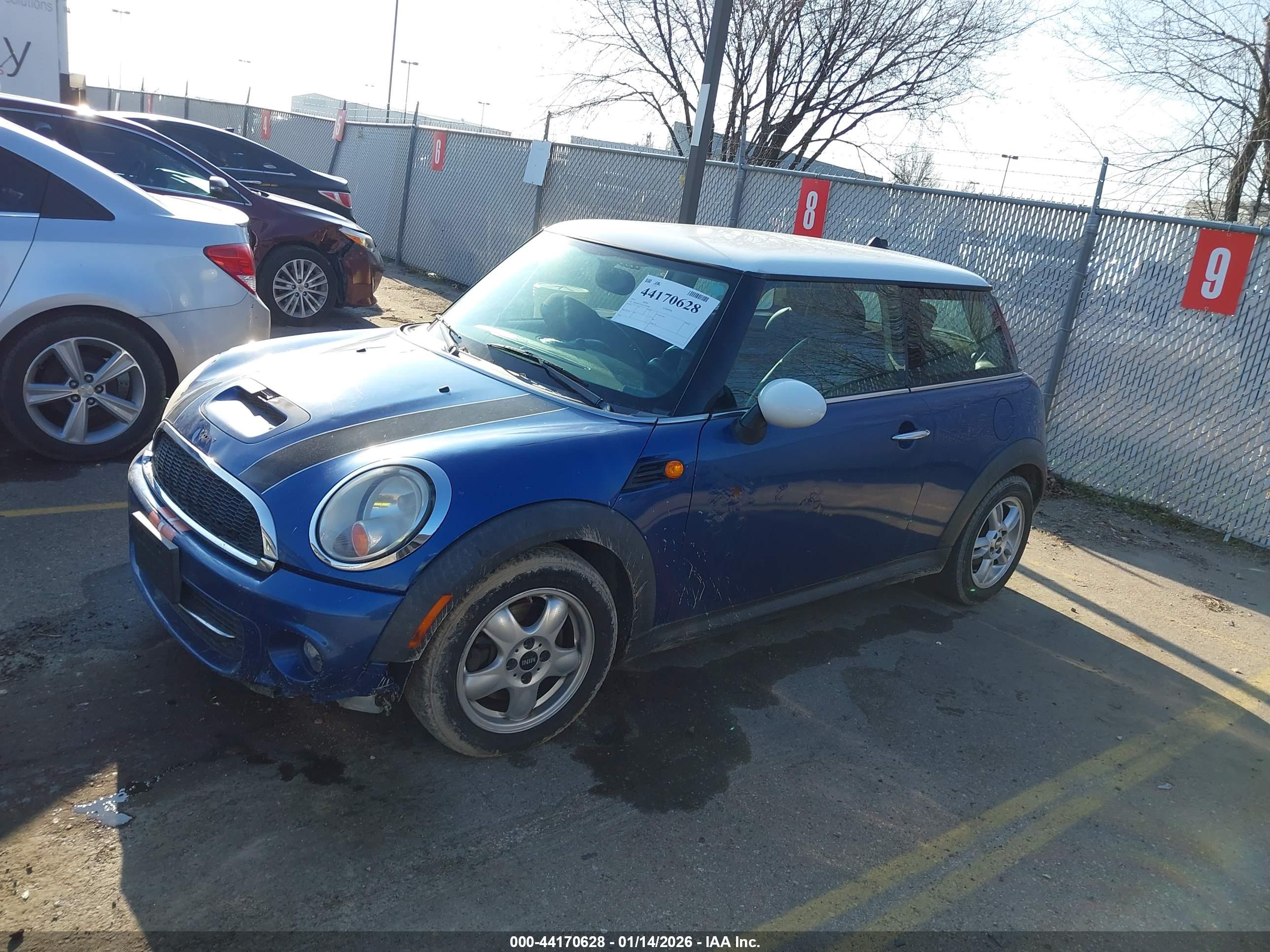 MINI COOPER image 2