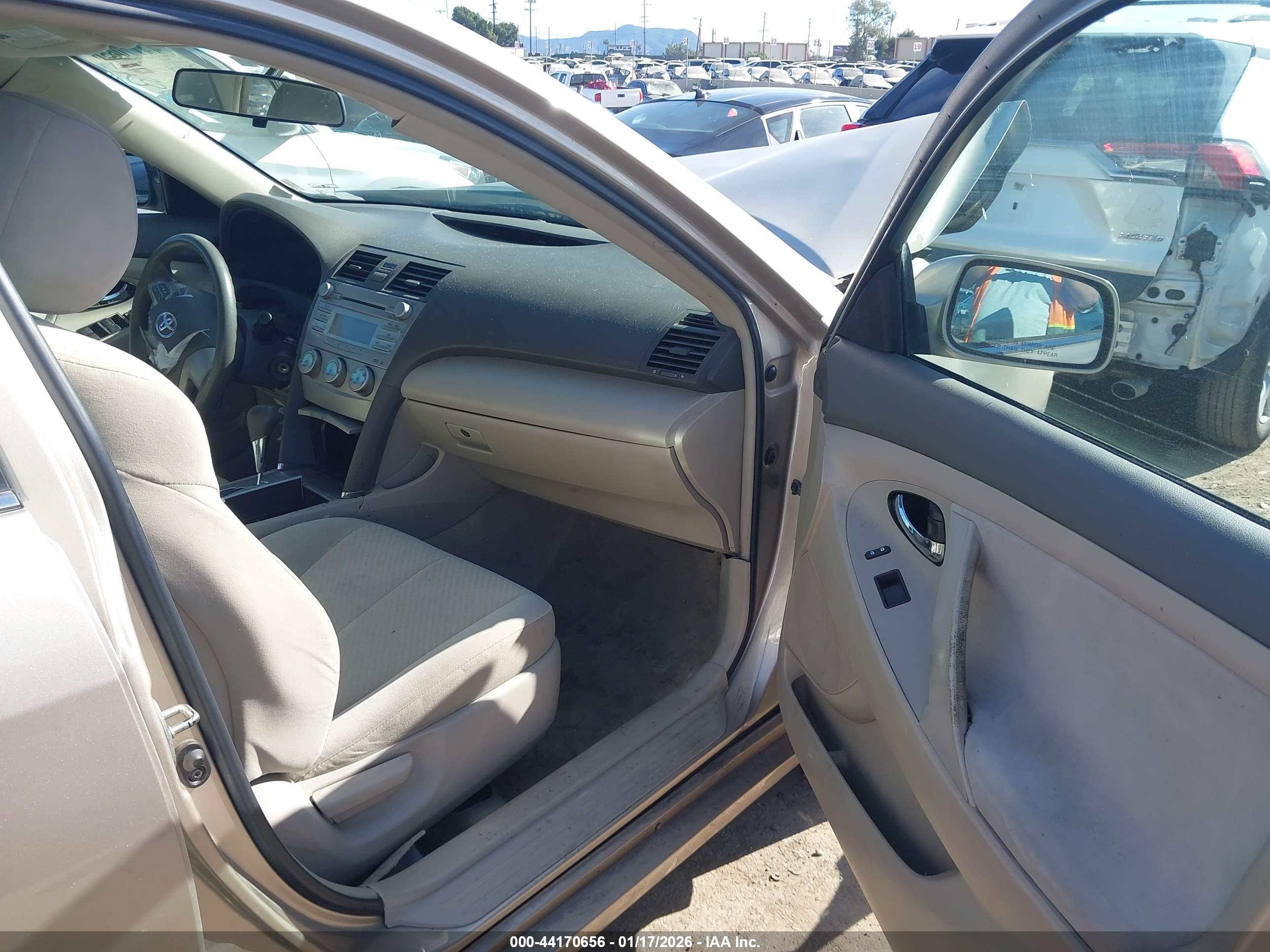 TOYOTA CAMRY image 5