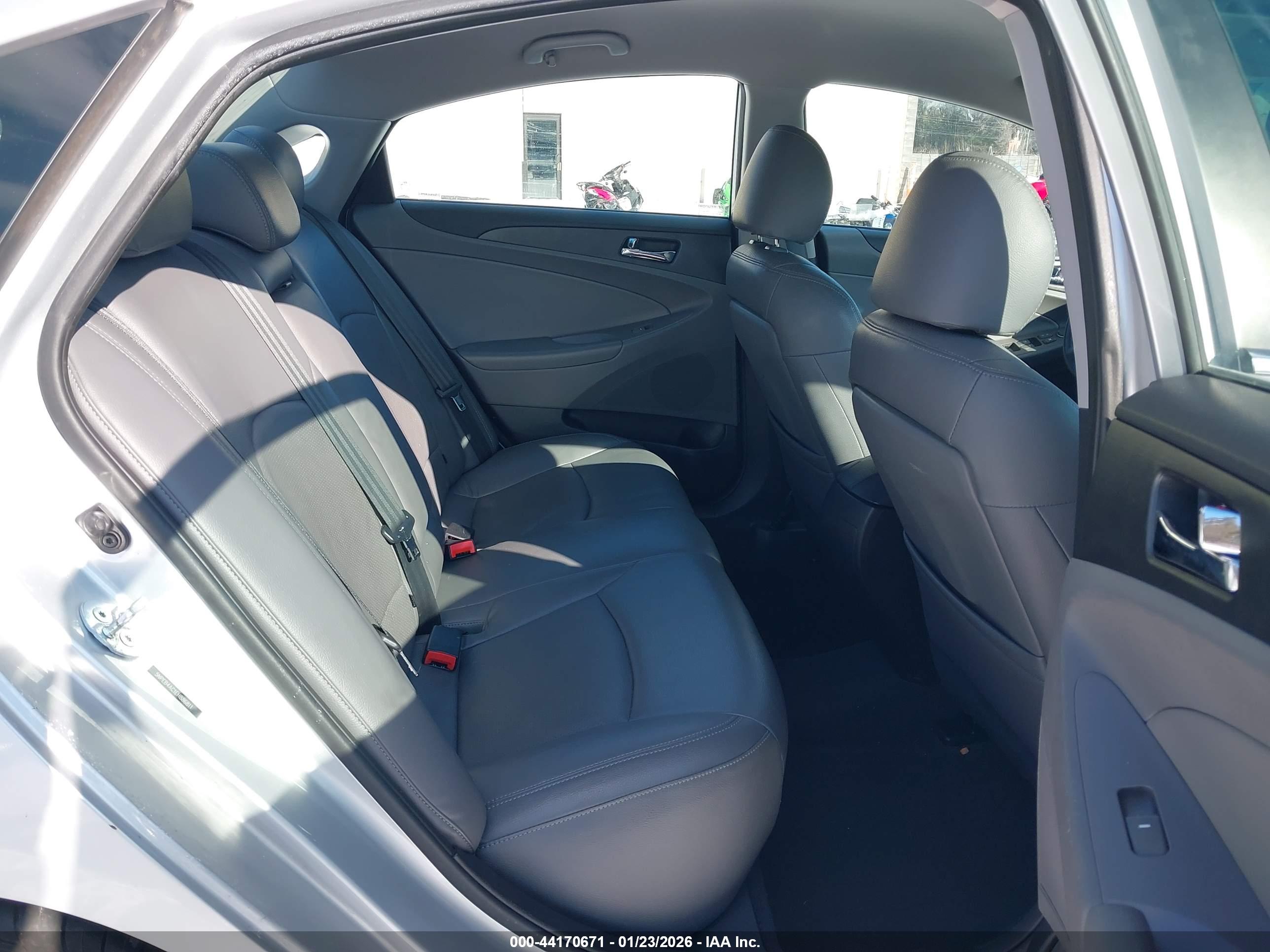 HYUNDAI SONATA image 8