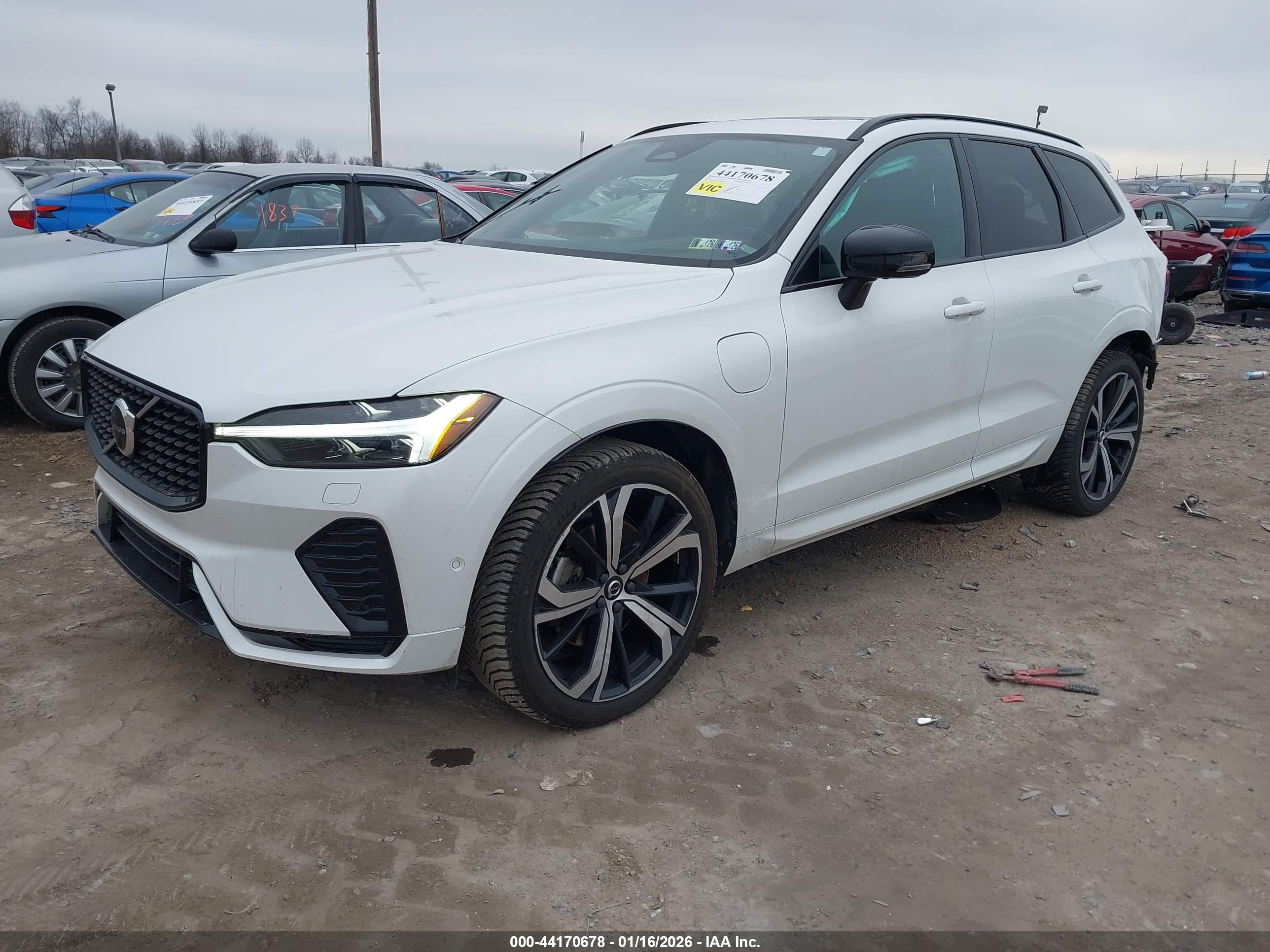 VOLVO XC60 image 2