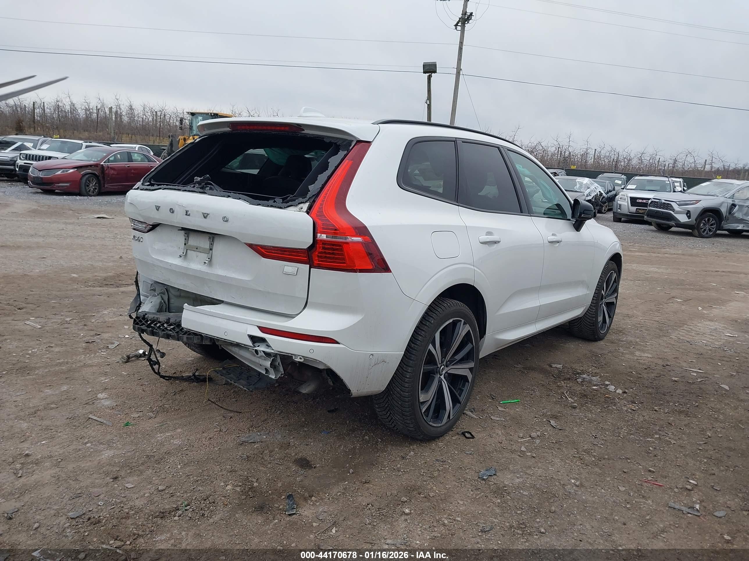 VOLVO XC60 image 4