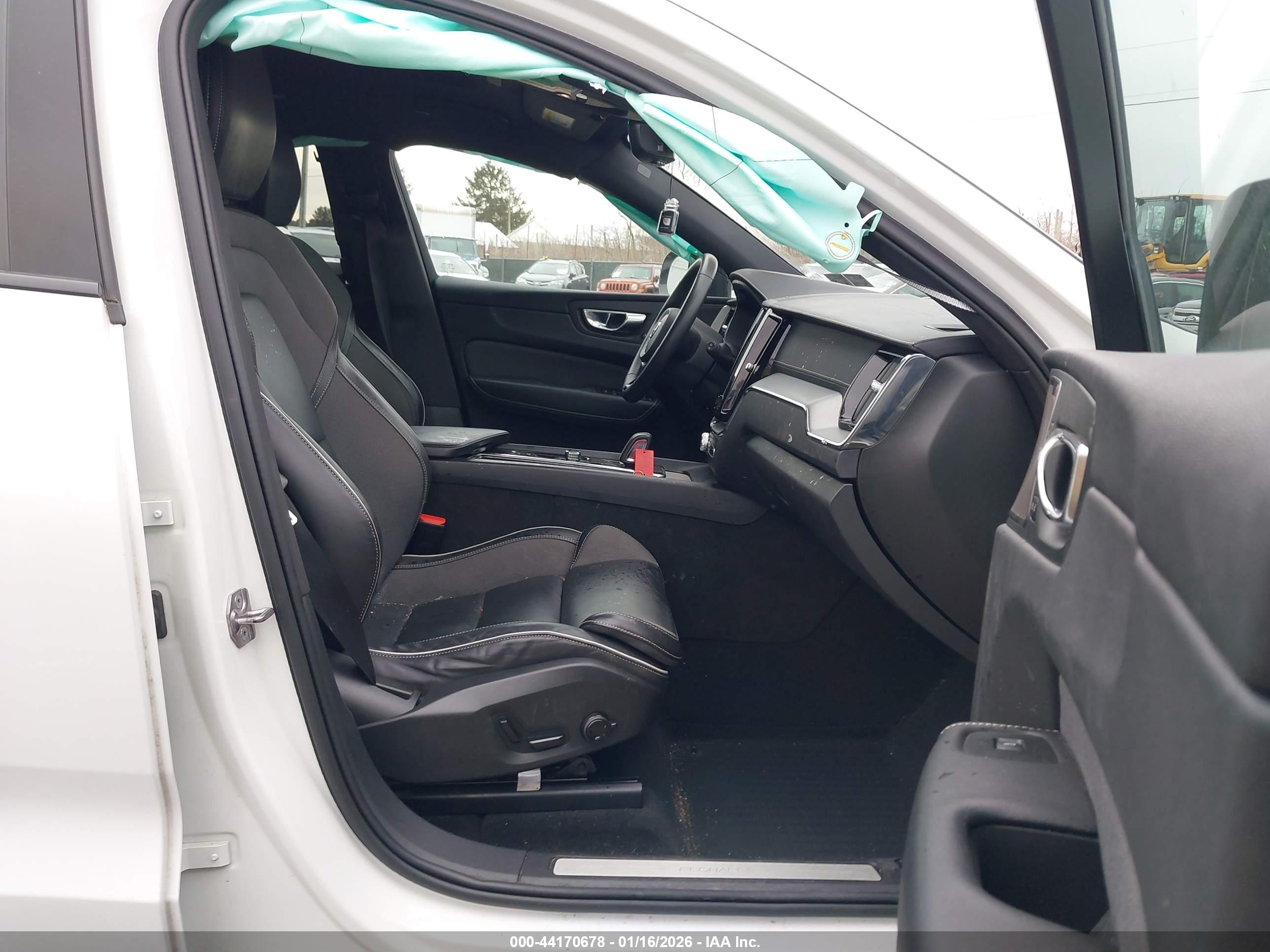 VOLVO XC60 image 5