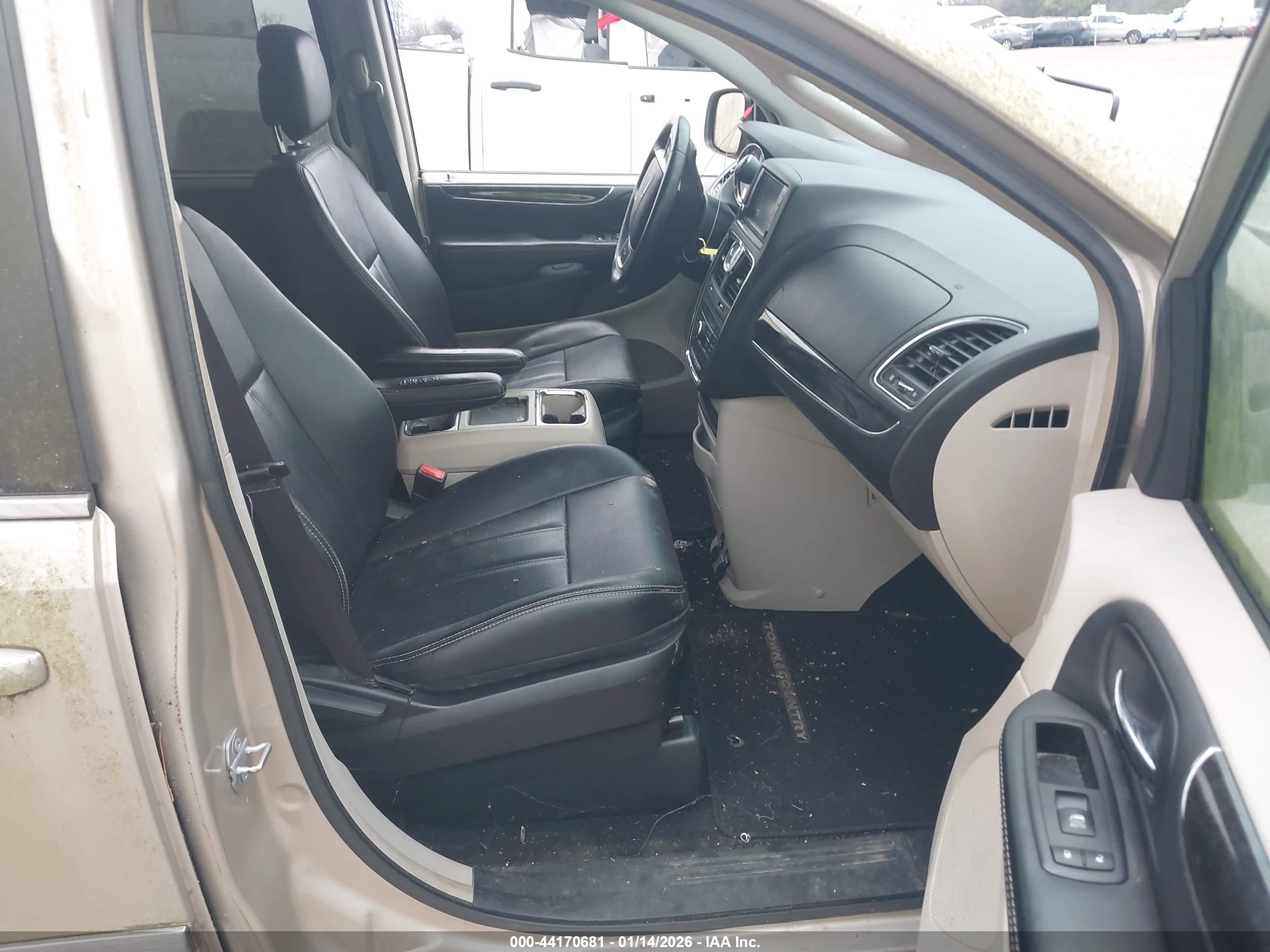 CHRYSLER TOWN image 5