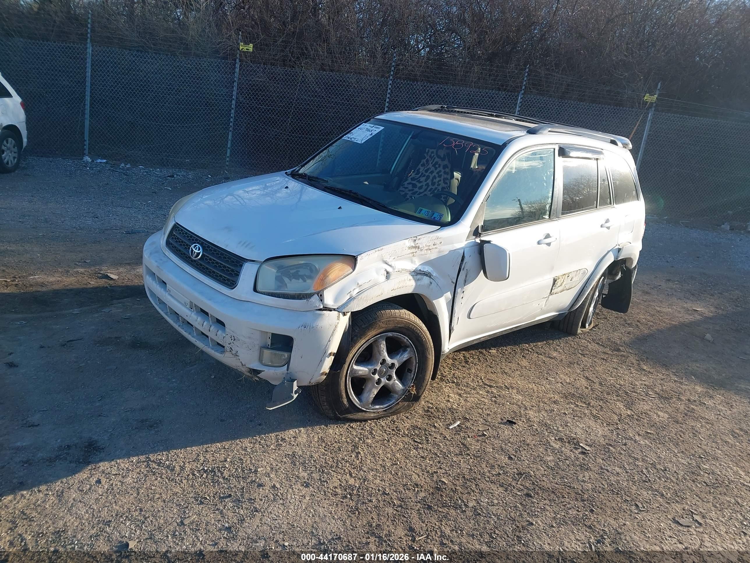 TOYOTA RAV4 image 2