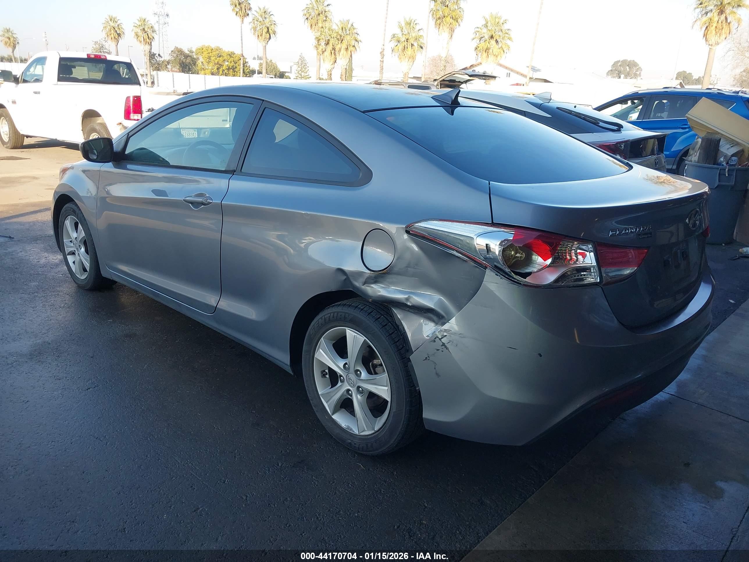 HYUNDAI ELANTRA image 3
