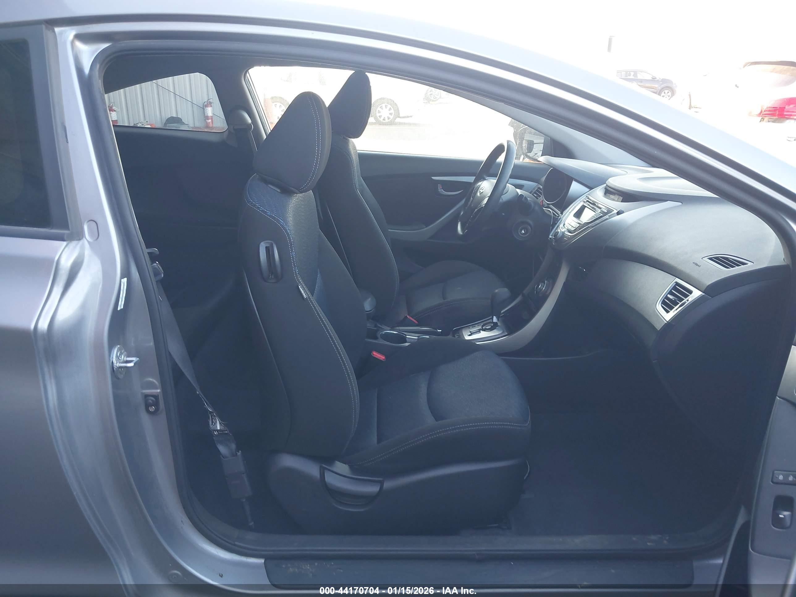 HYUNDAI ELANTRA image 5