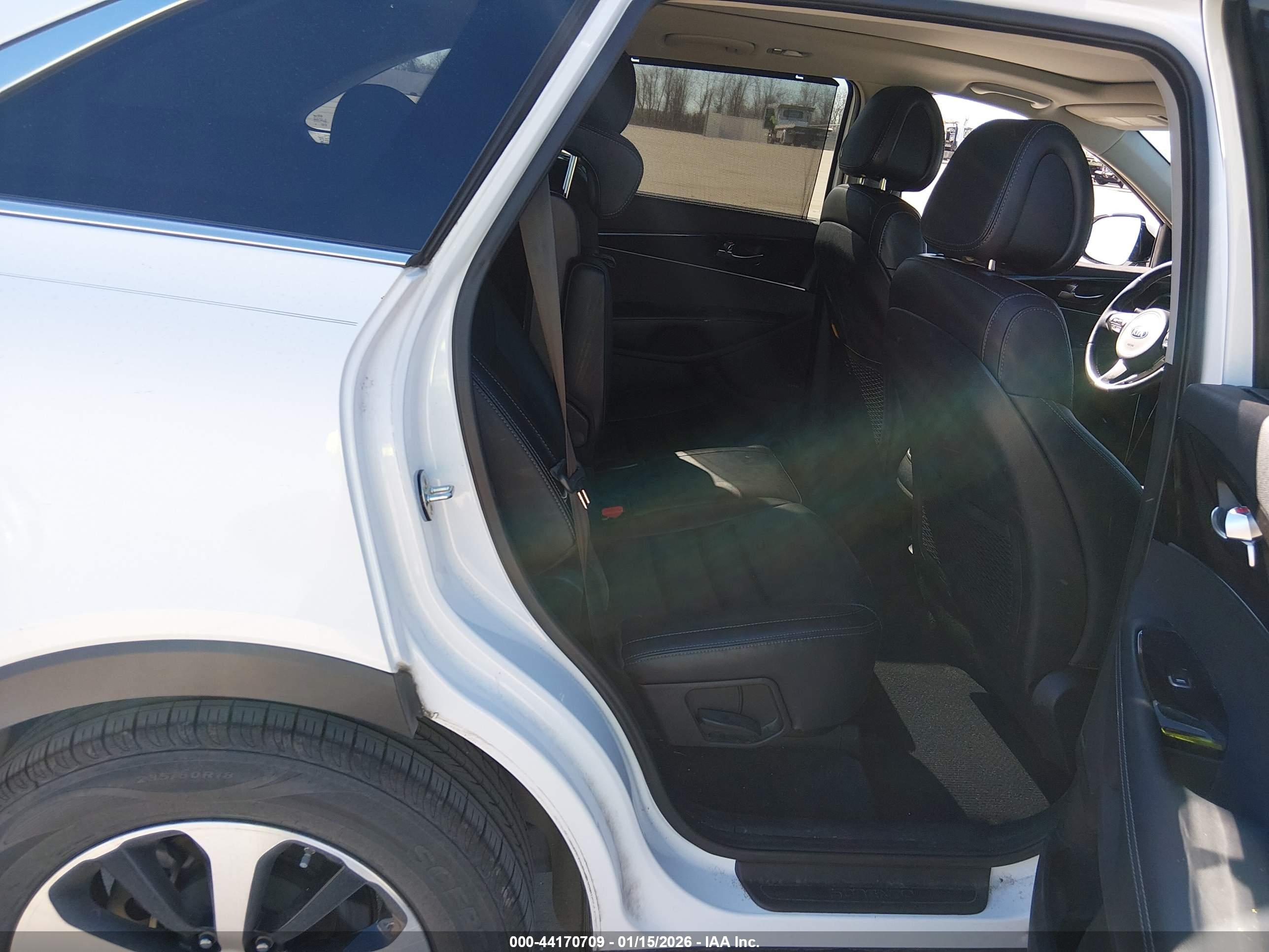 KIA SORENTO image 8