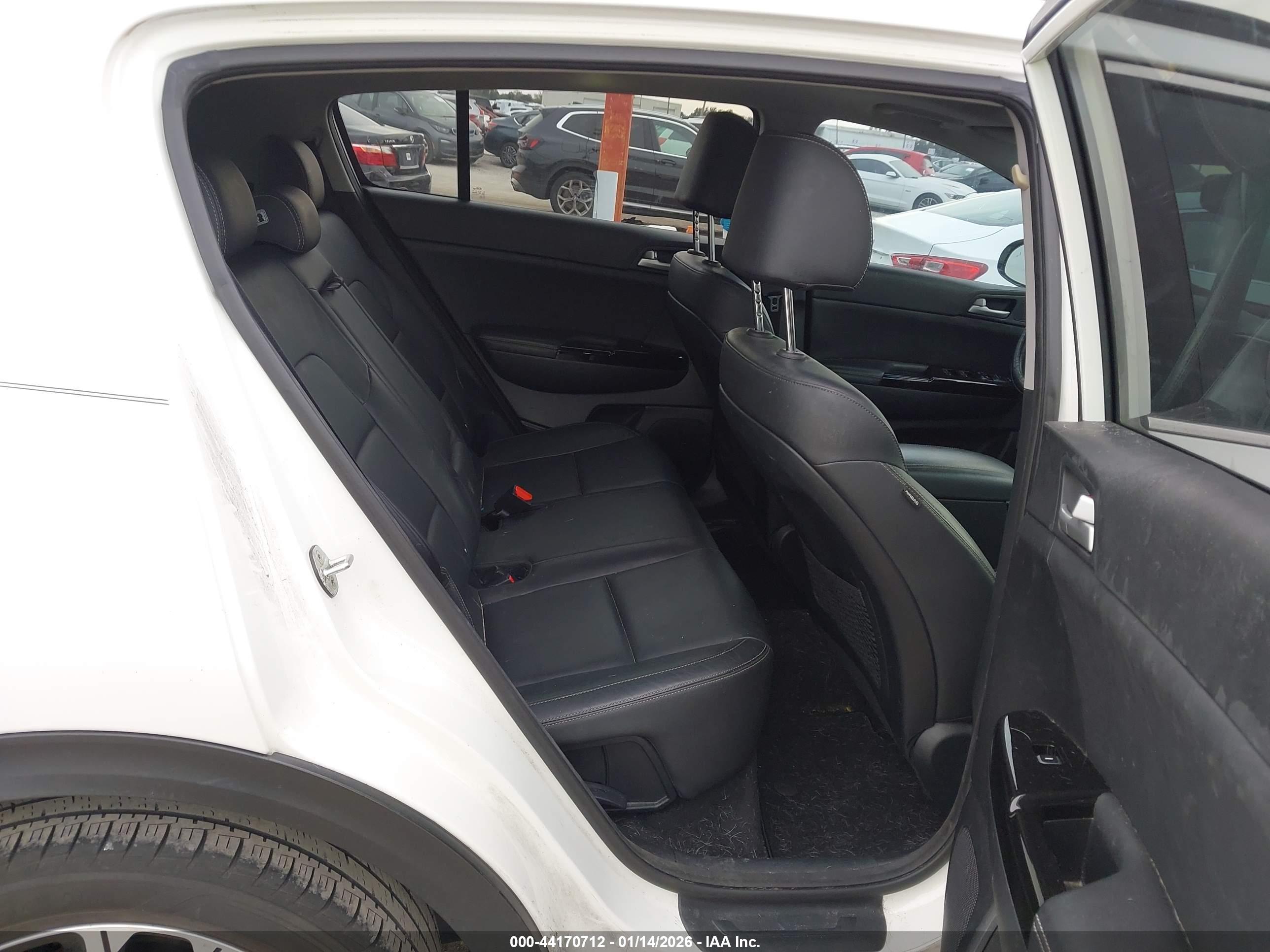 KIA SPORTAGE image 8