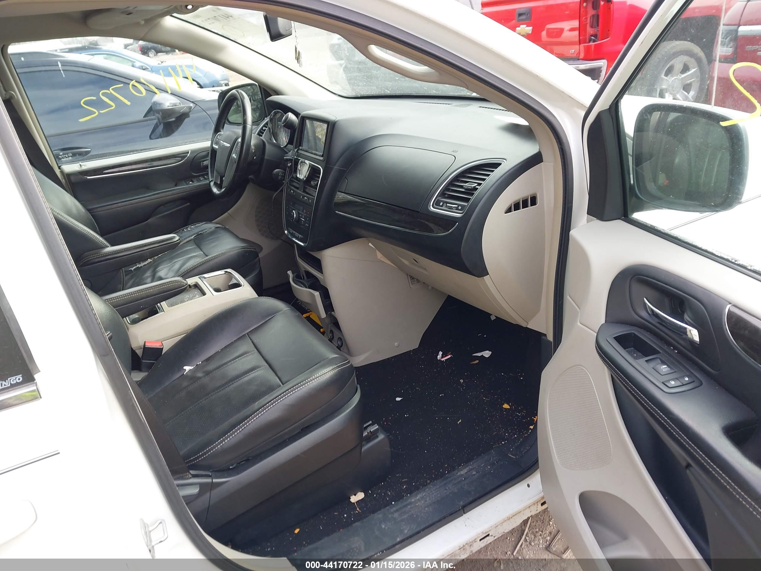 CHRYSLER TOWN image 5