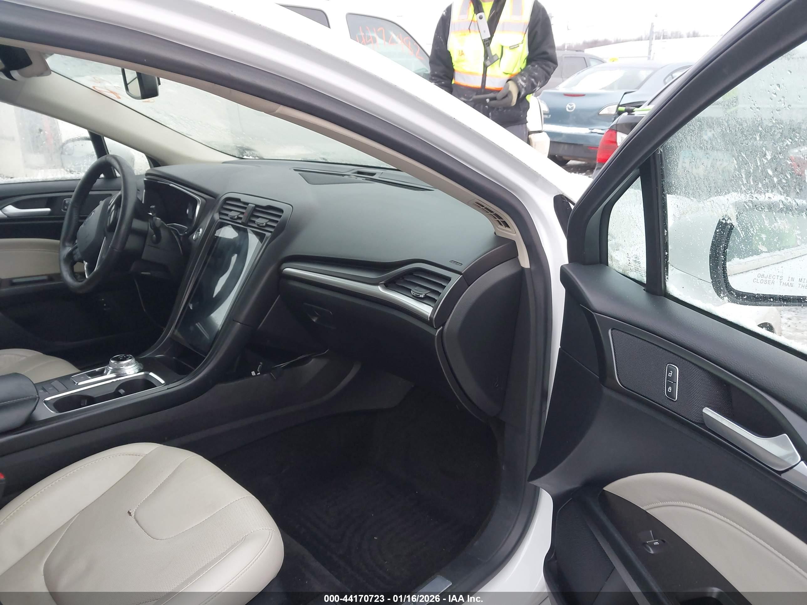 FORD FUSION image 5
