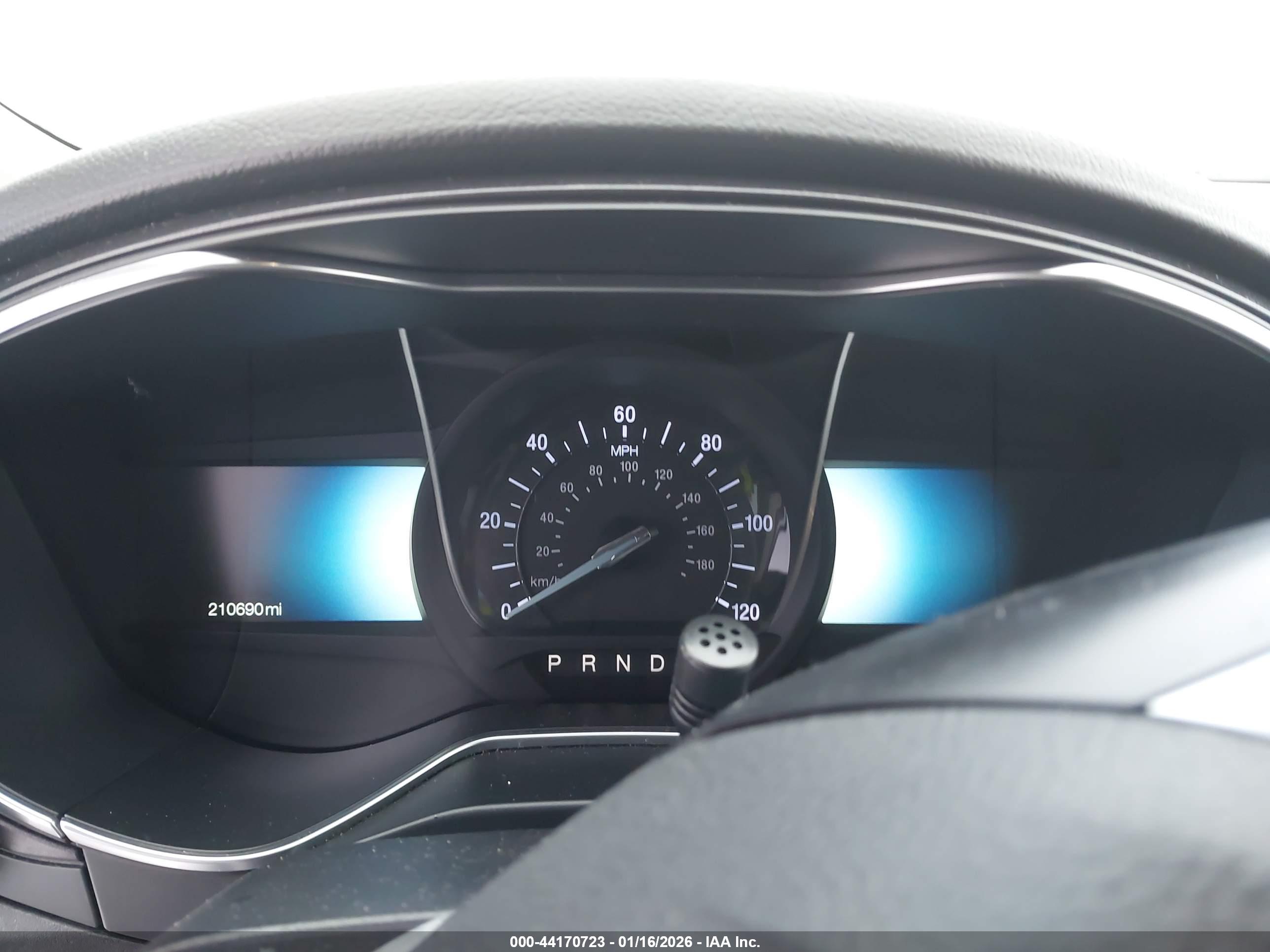 FORD FUSION image 7