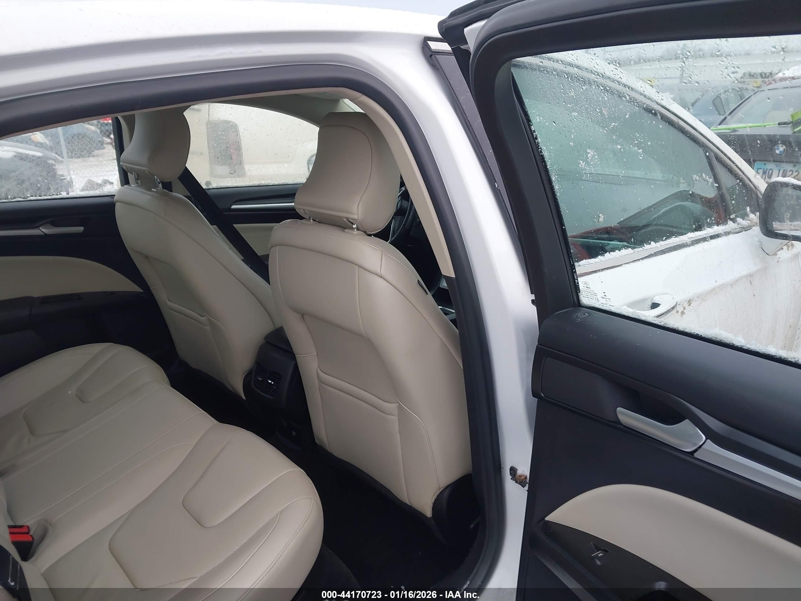 FORD FUSION image 8